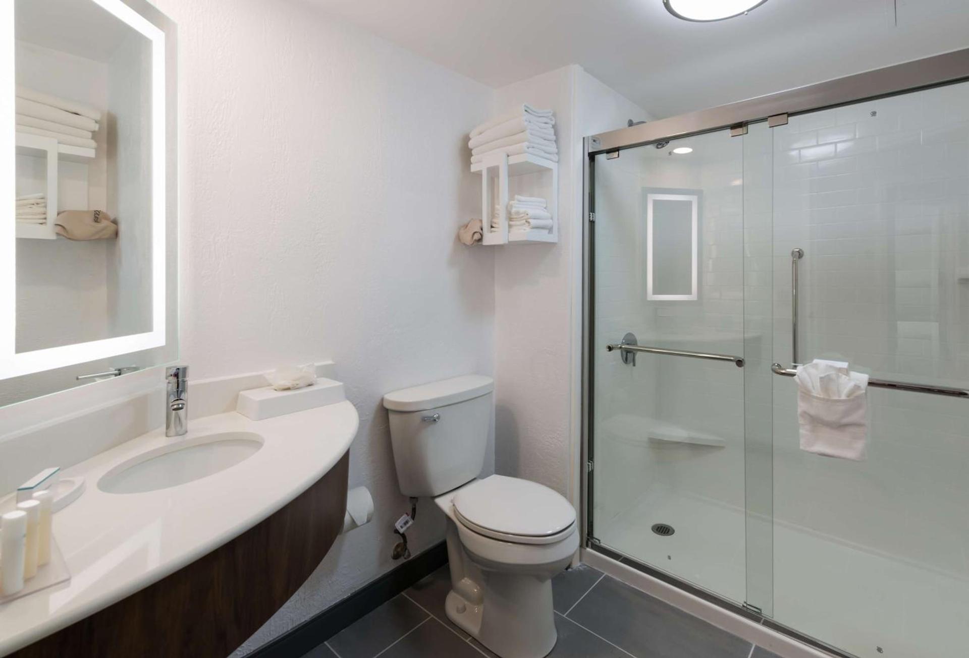 Hampton Inn & Suites Chicago-Hoffman Estates photo 22