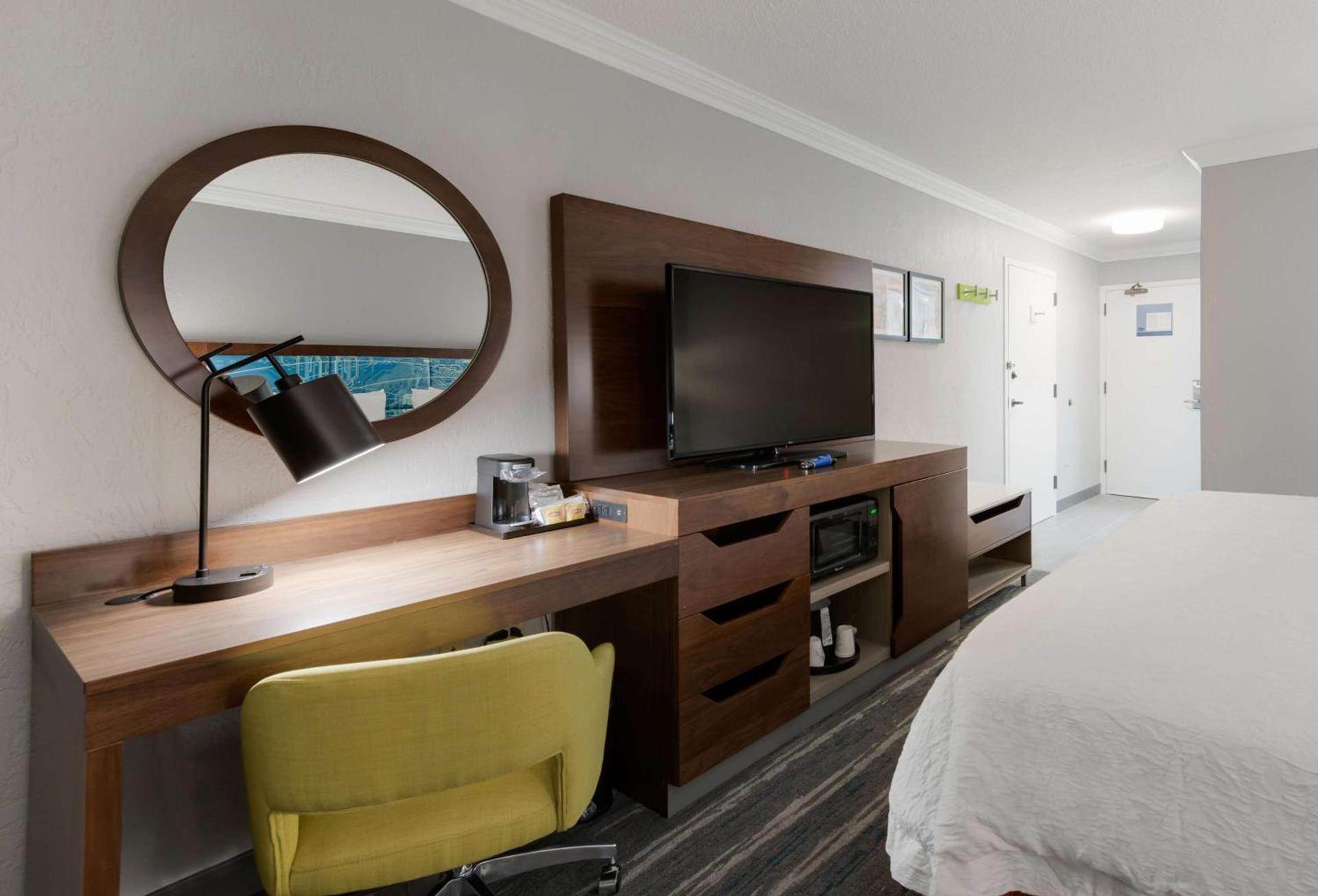 Hampton Inn & Suites Chicago-Hoffman Estates photo 25