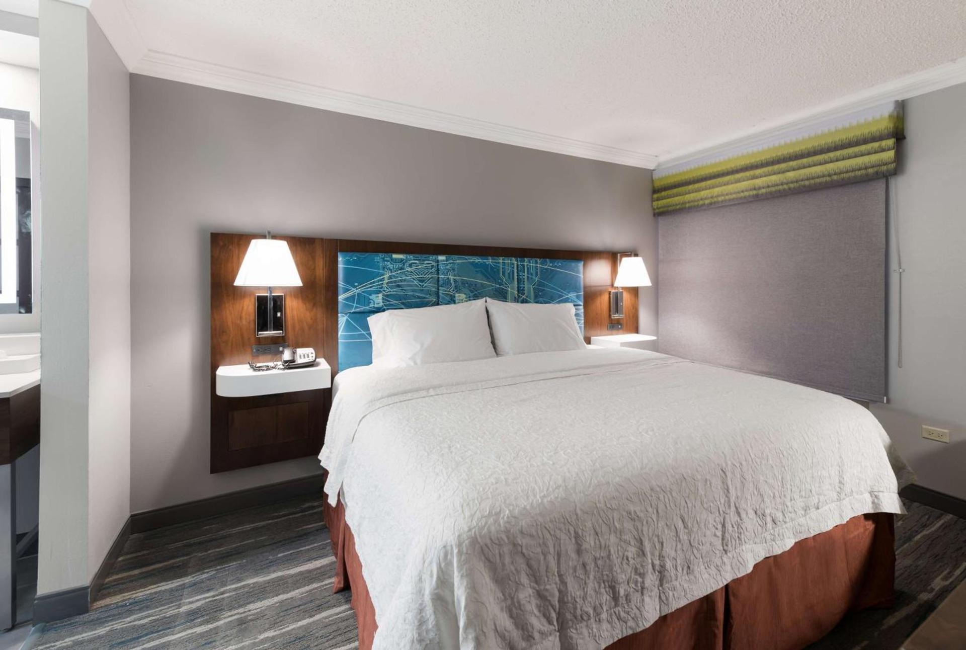 Hampton Inn & Suites Chicago-Hoffman Estates photo 28