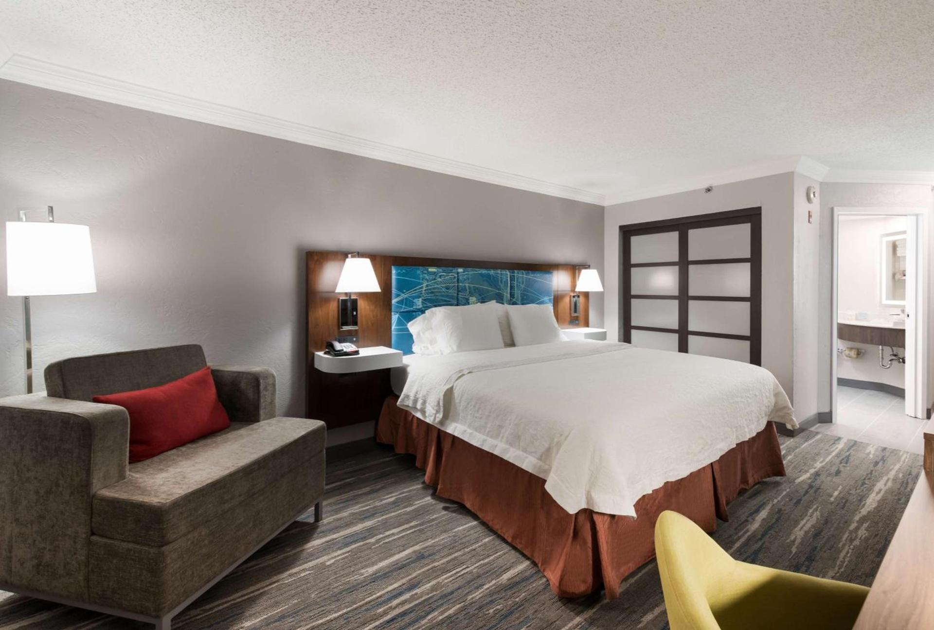 Hampton Inn & Suites Chicago-Hoffman Estates photo 29