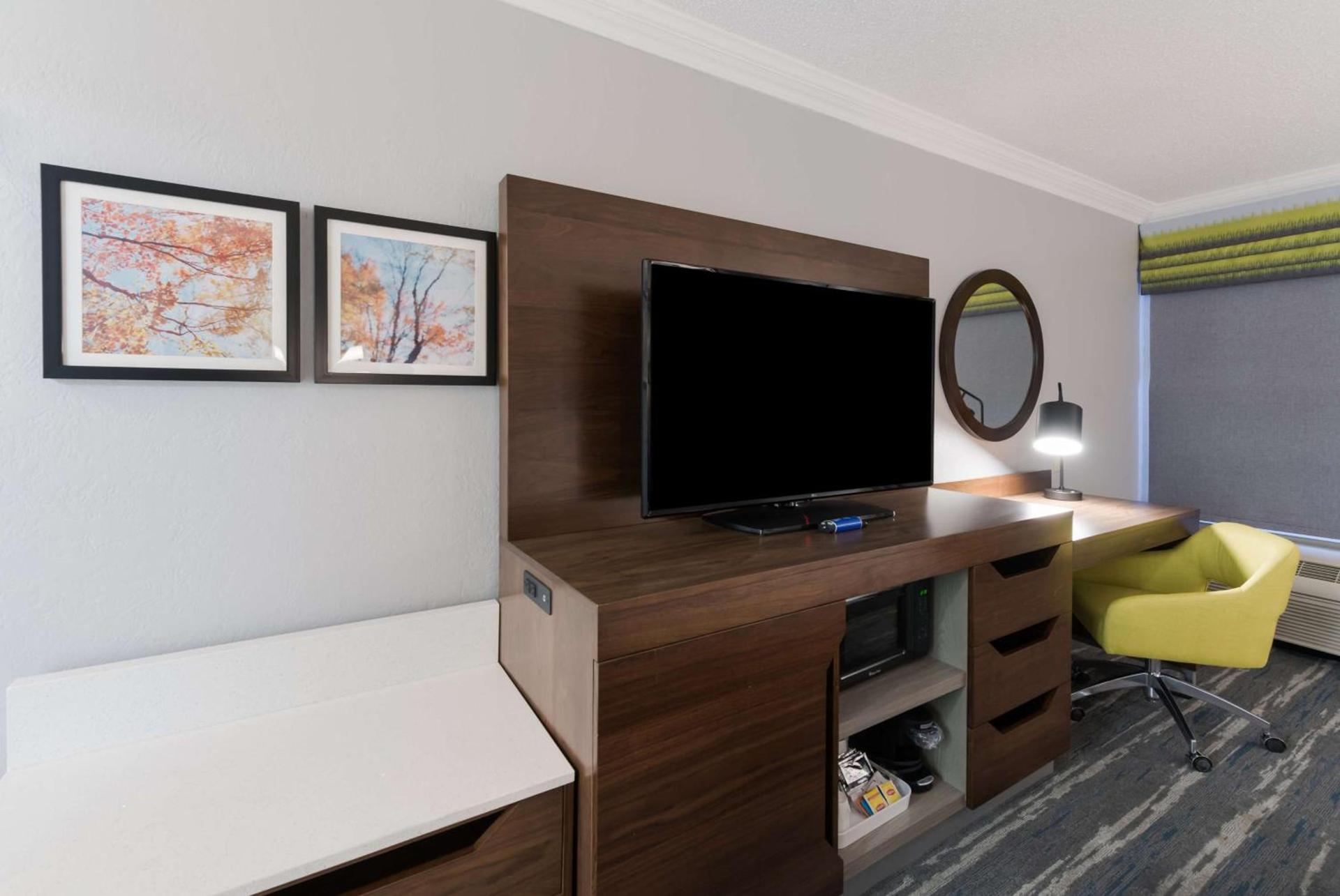 Hampton Inn & Suites Chicago-Hoffman Estates photo 30