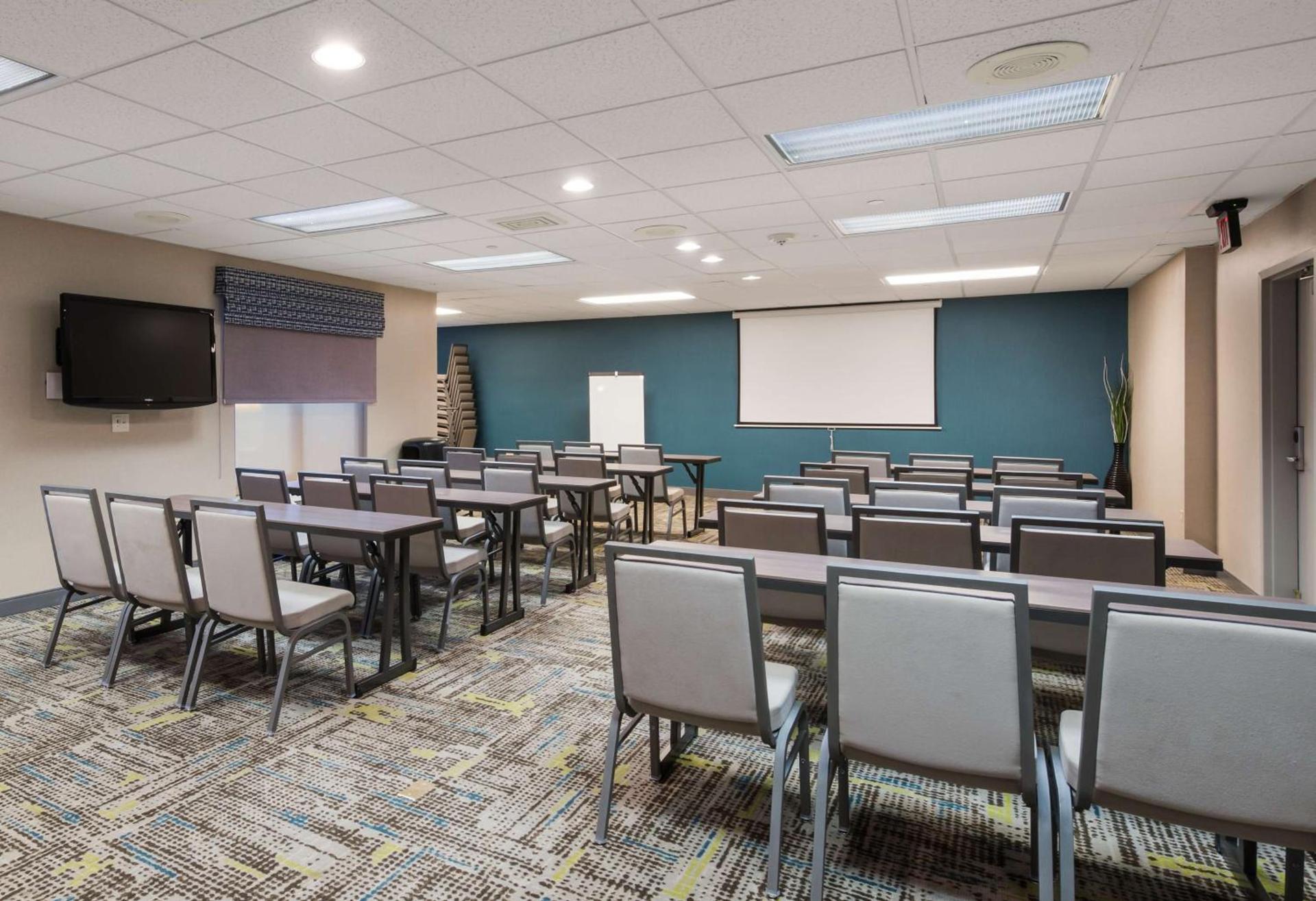 Hampton Inn & Suites Chicago-Hoffman Estates photo 34