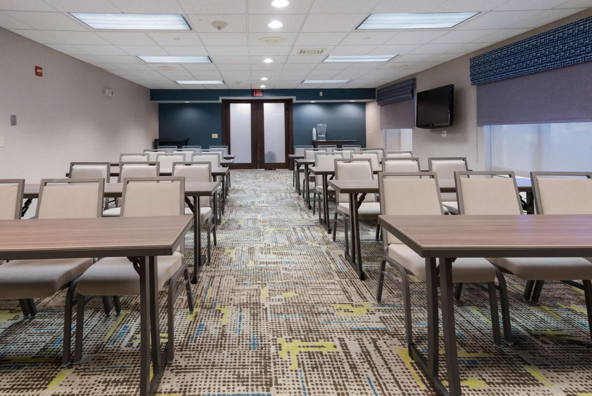 Hampton Inn & Suites Chicago-Hoffman Estates photo 33