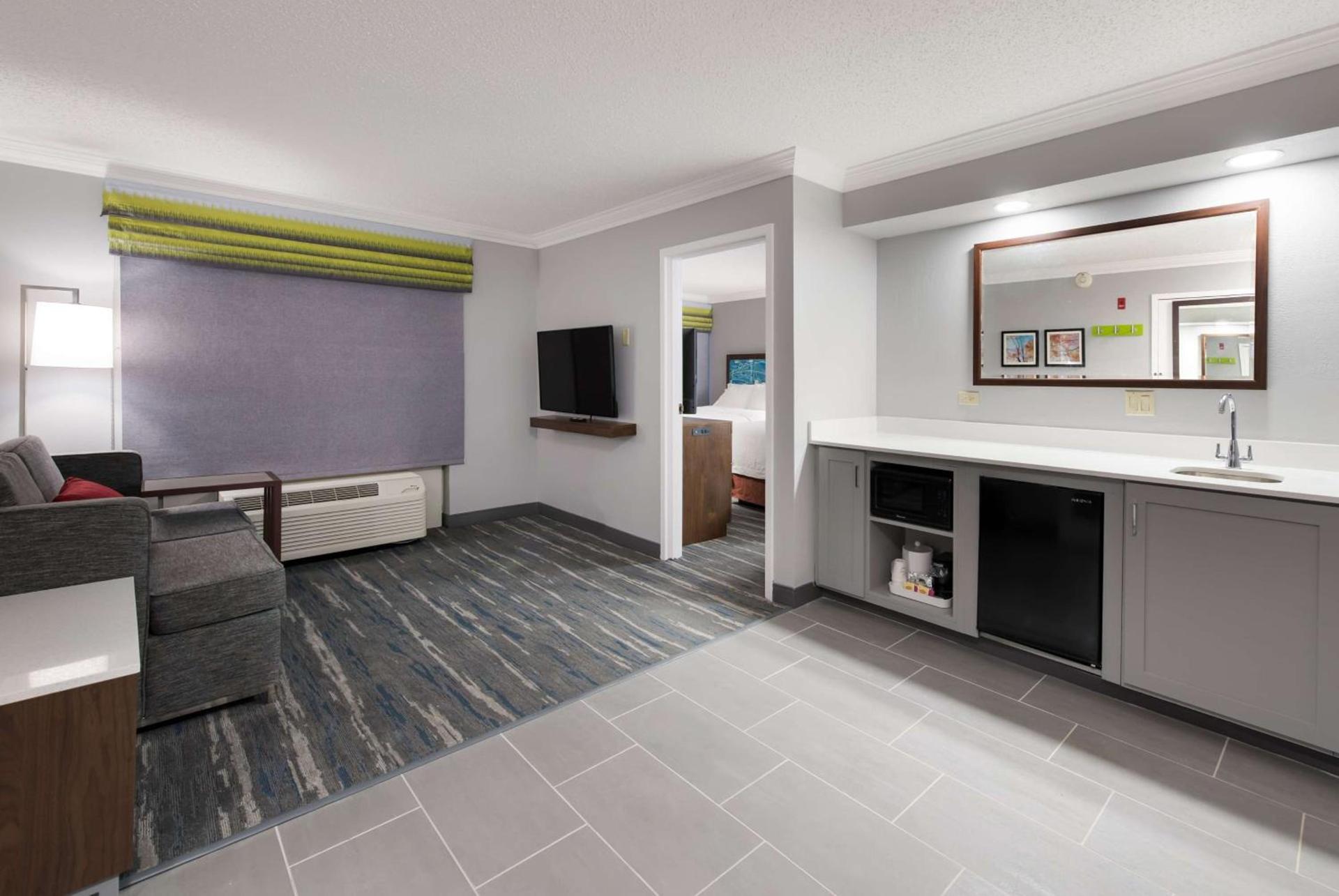 Hampton Inn & Suites Chicago-Hoffman Estates photo 35