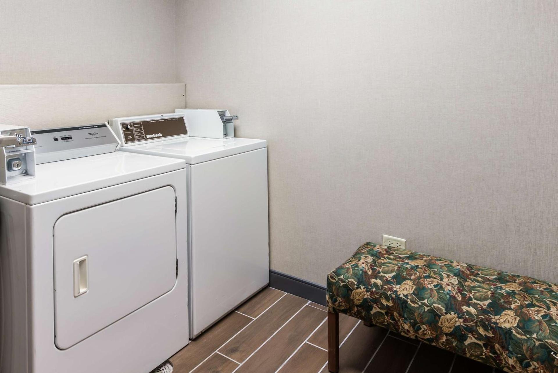 Hampton Inn & Suites Chicago-Hoffman Estates photo 37