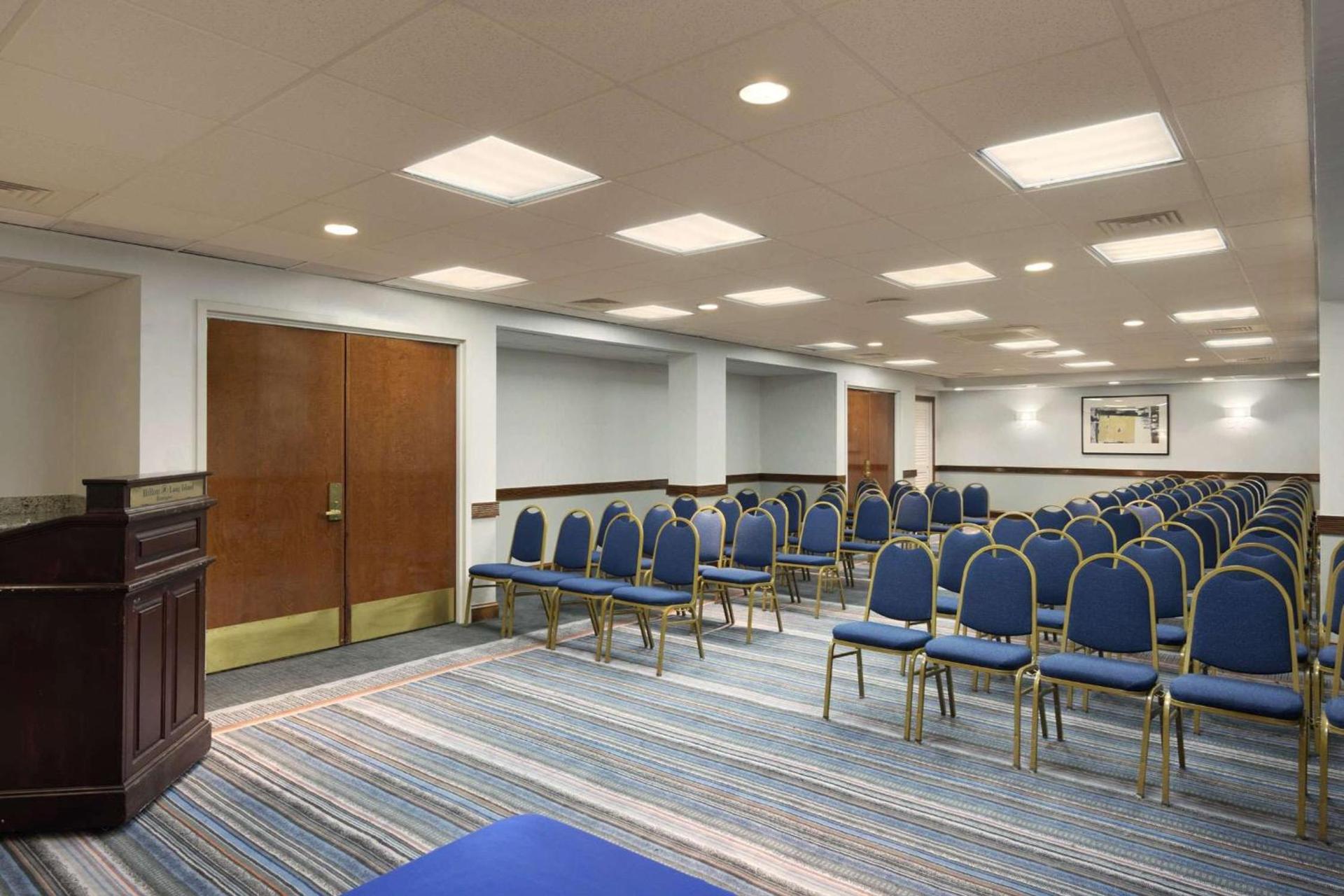 Hilton Long Island/Huntington photo 38