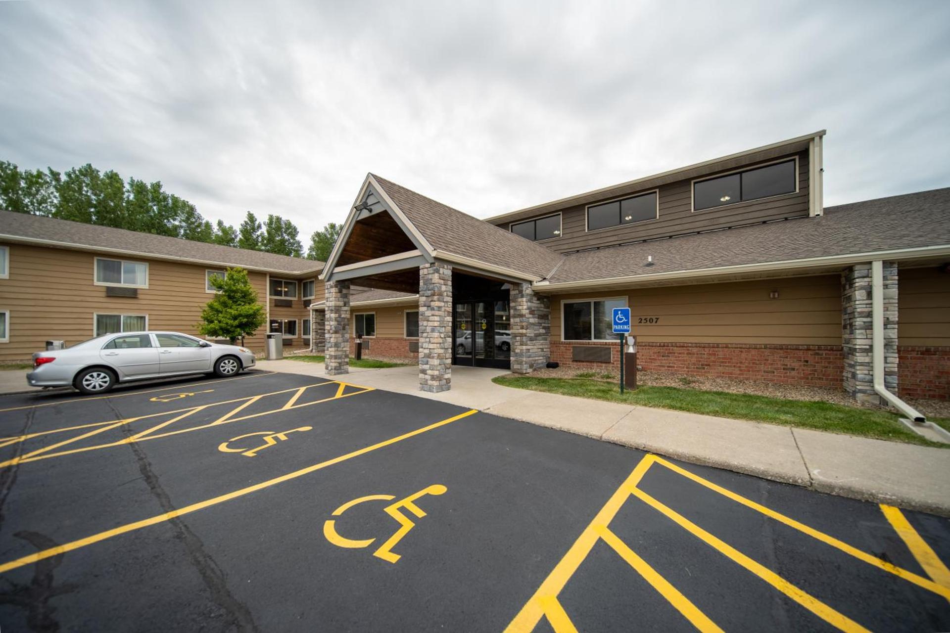 AmericInn by Wyndham Ames — hotel in Ames
