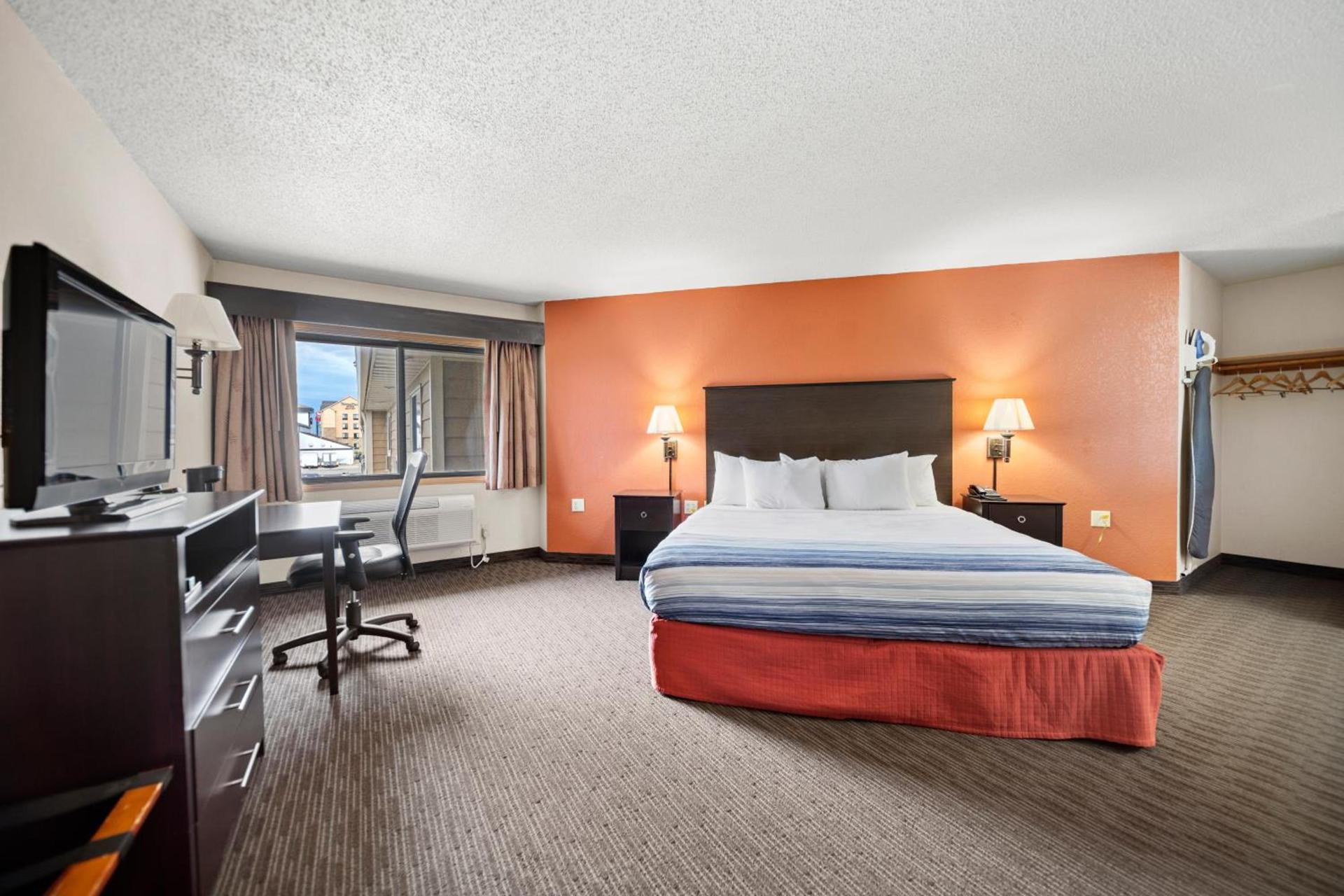 AmericInn by Wyndham Ames photo 12