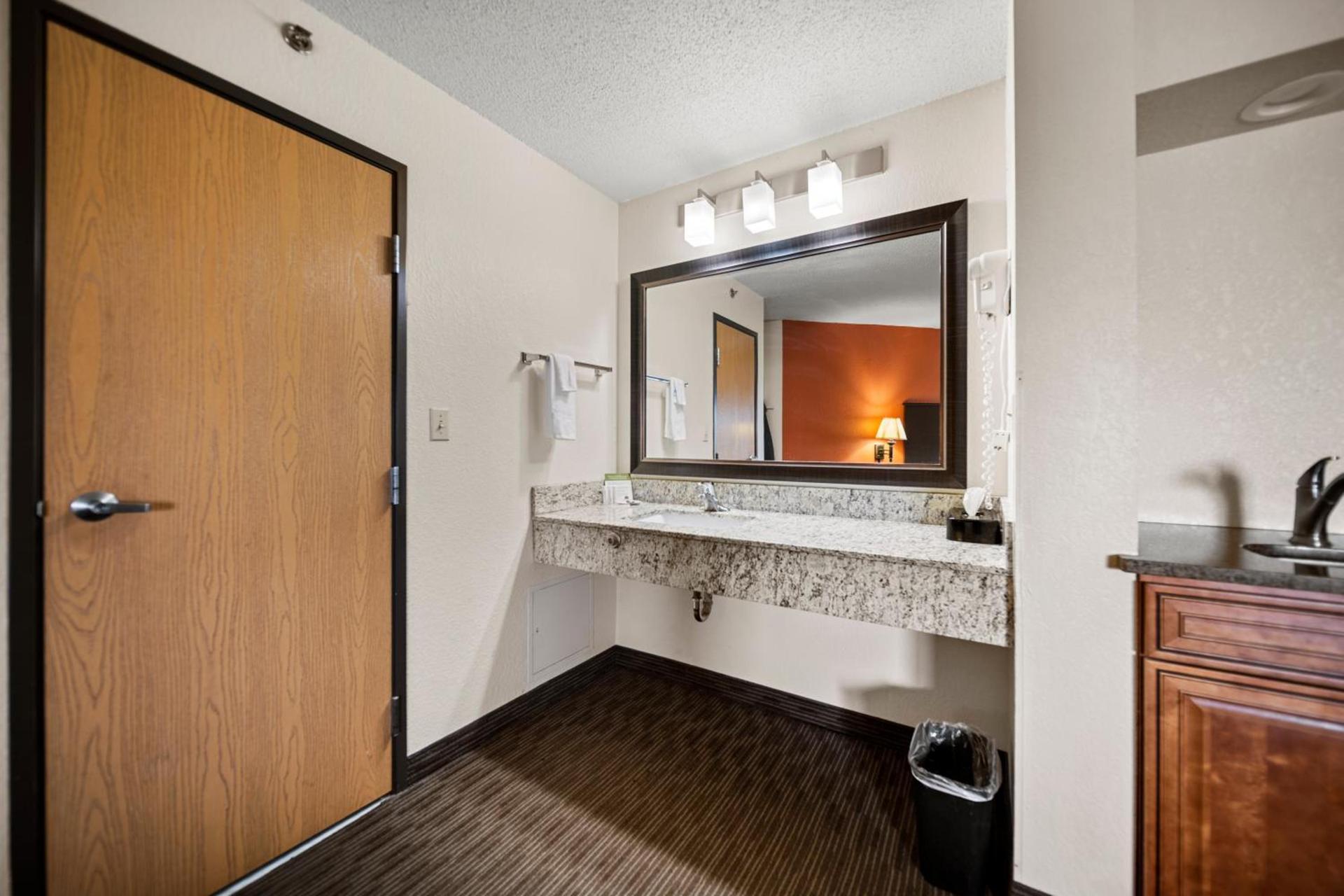 AmericInn by Wyndham Ames photo 31
