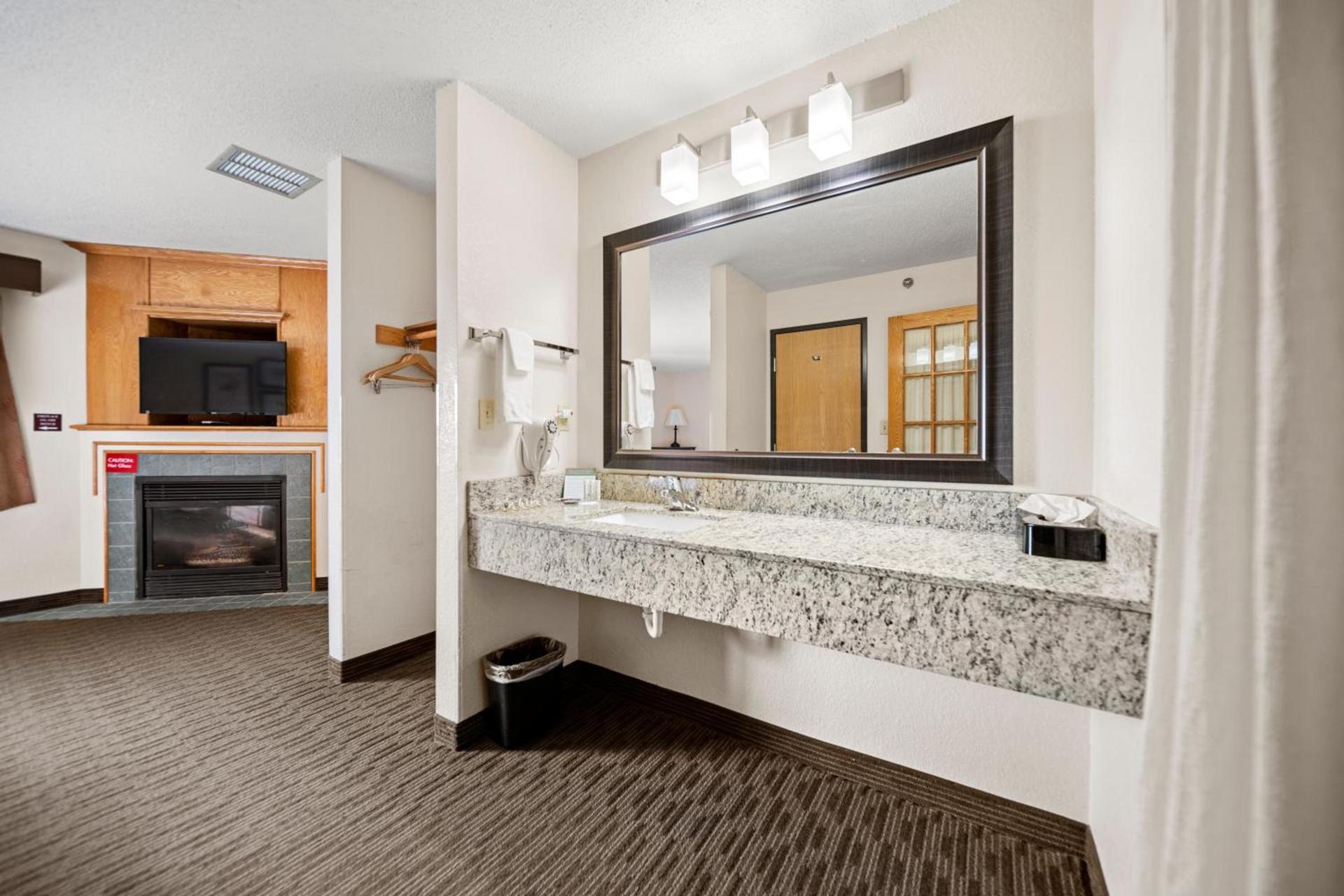 AmericInn by Wyndham Ames photo 21
