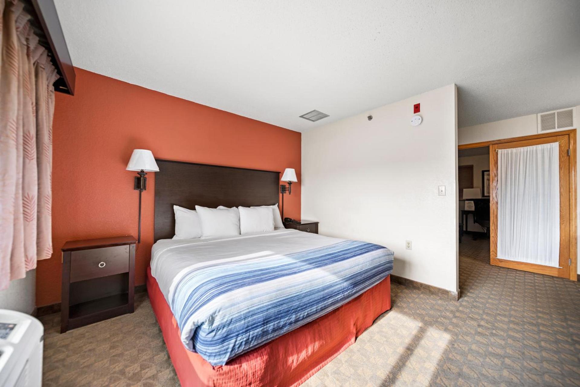 AmericInn by Wyndham Ames photo 14