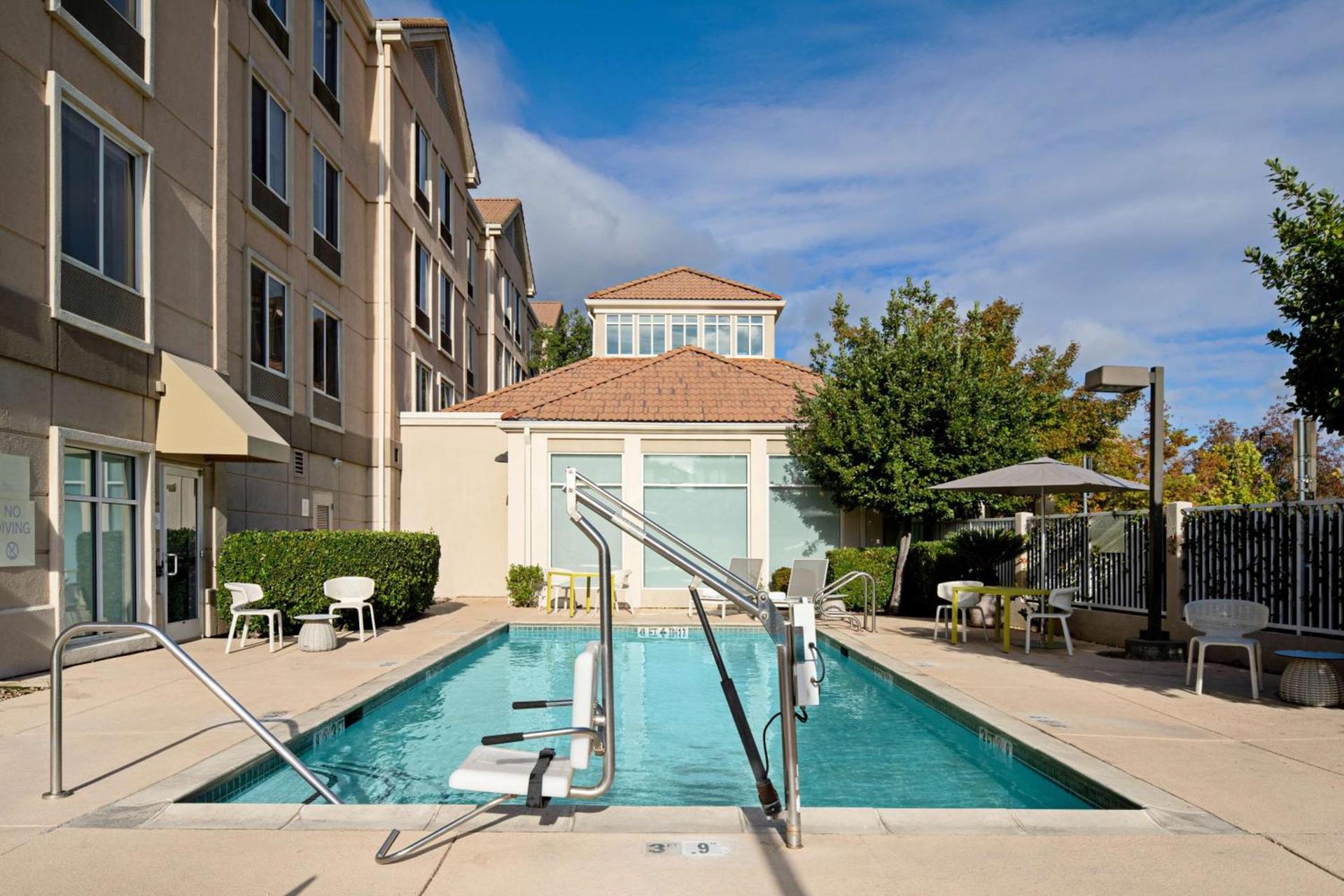 Hilton Garden Inn Folsom photo 9