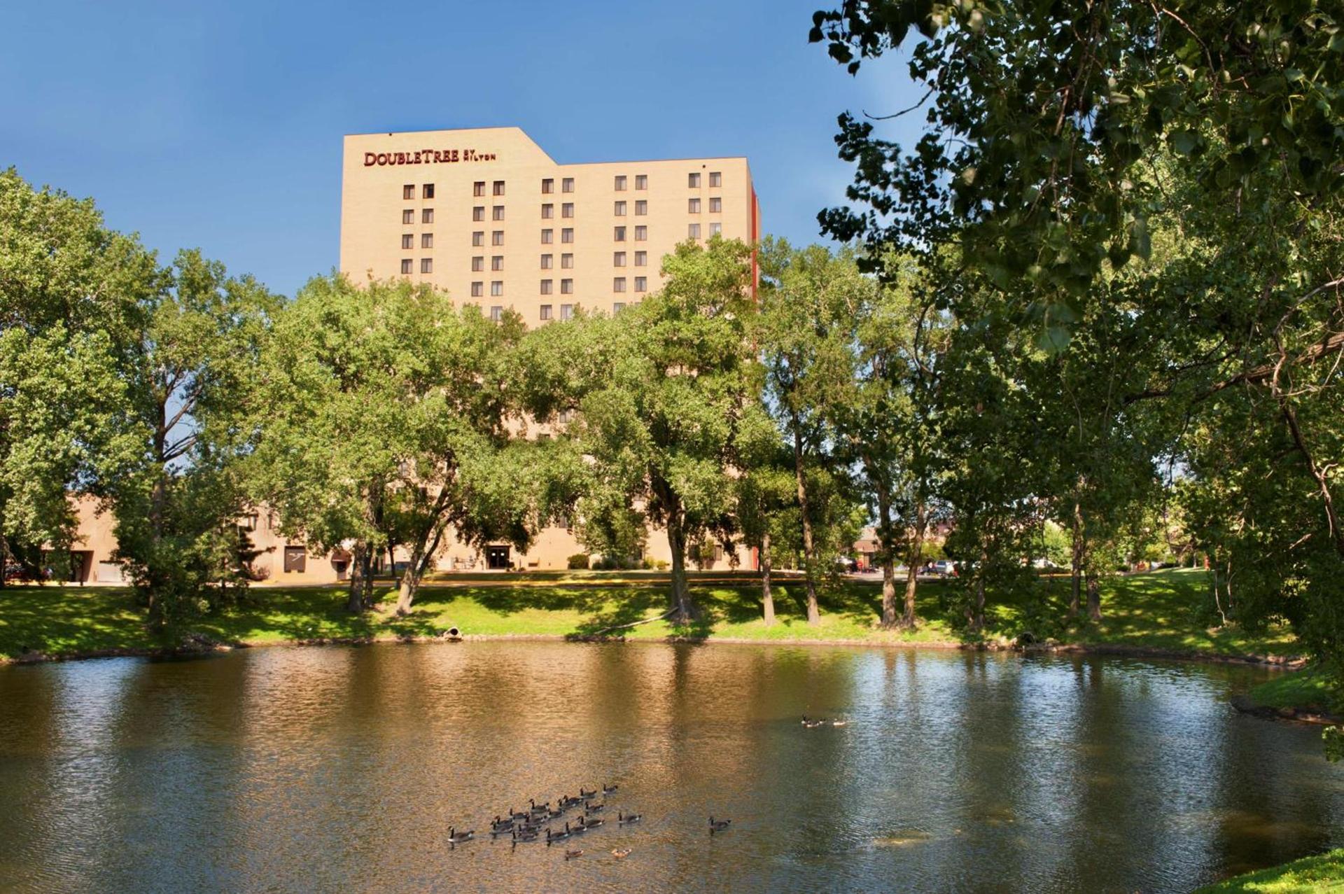 DoubleTree by Hilton Minneapolis Park Place — hotel in Saint Louis Park