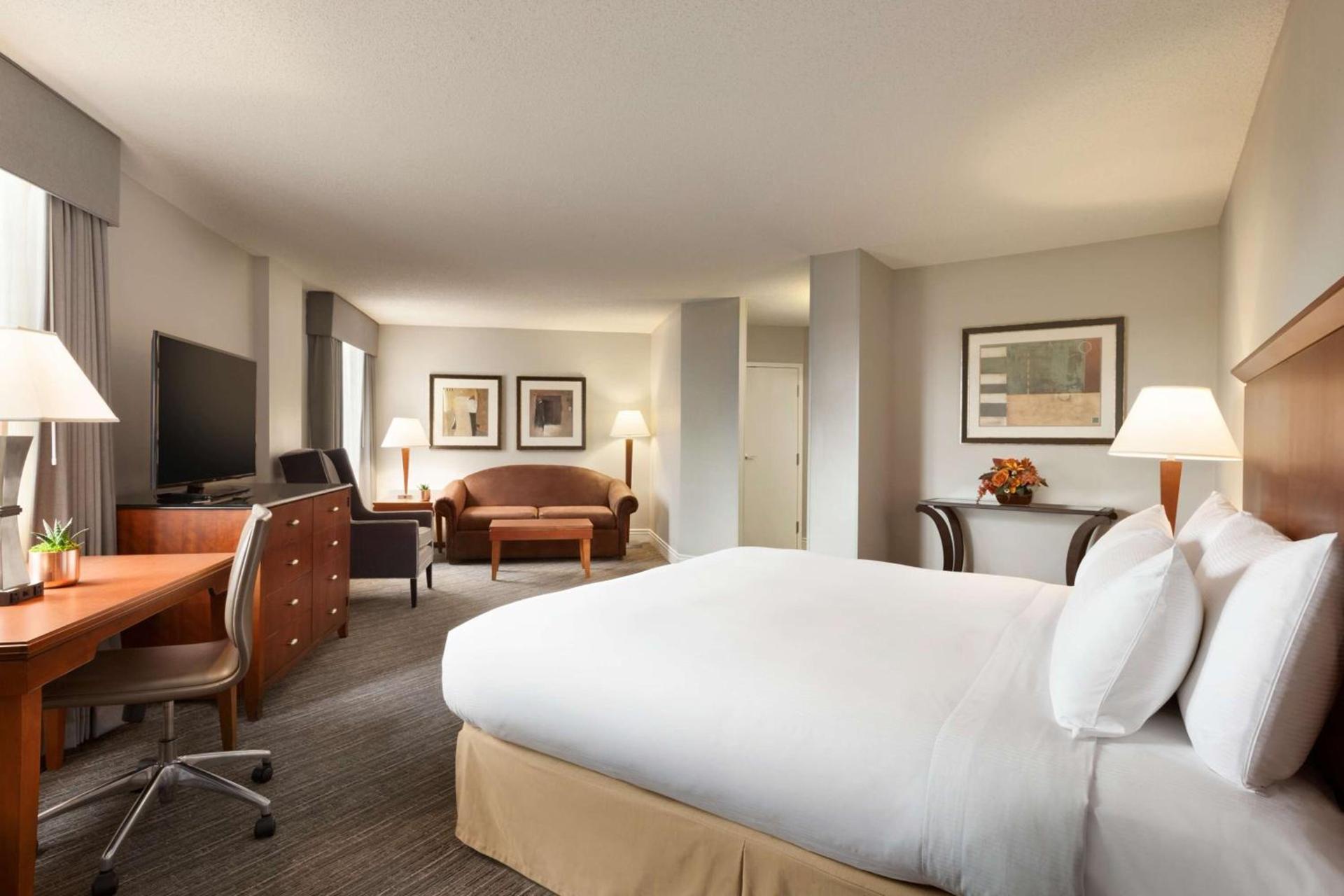 DoubleTree by Hilton Minneapolis Park Place photo 30