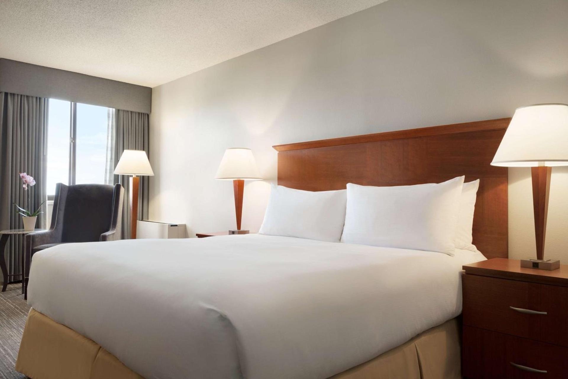 DoubleTree by Hilton Minneapolis Park Place photo 31
