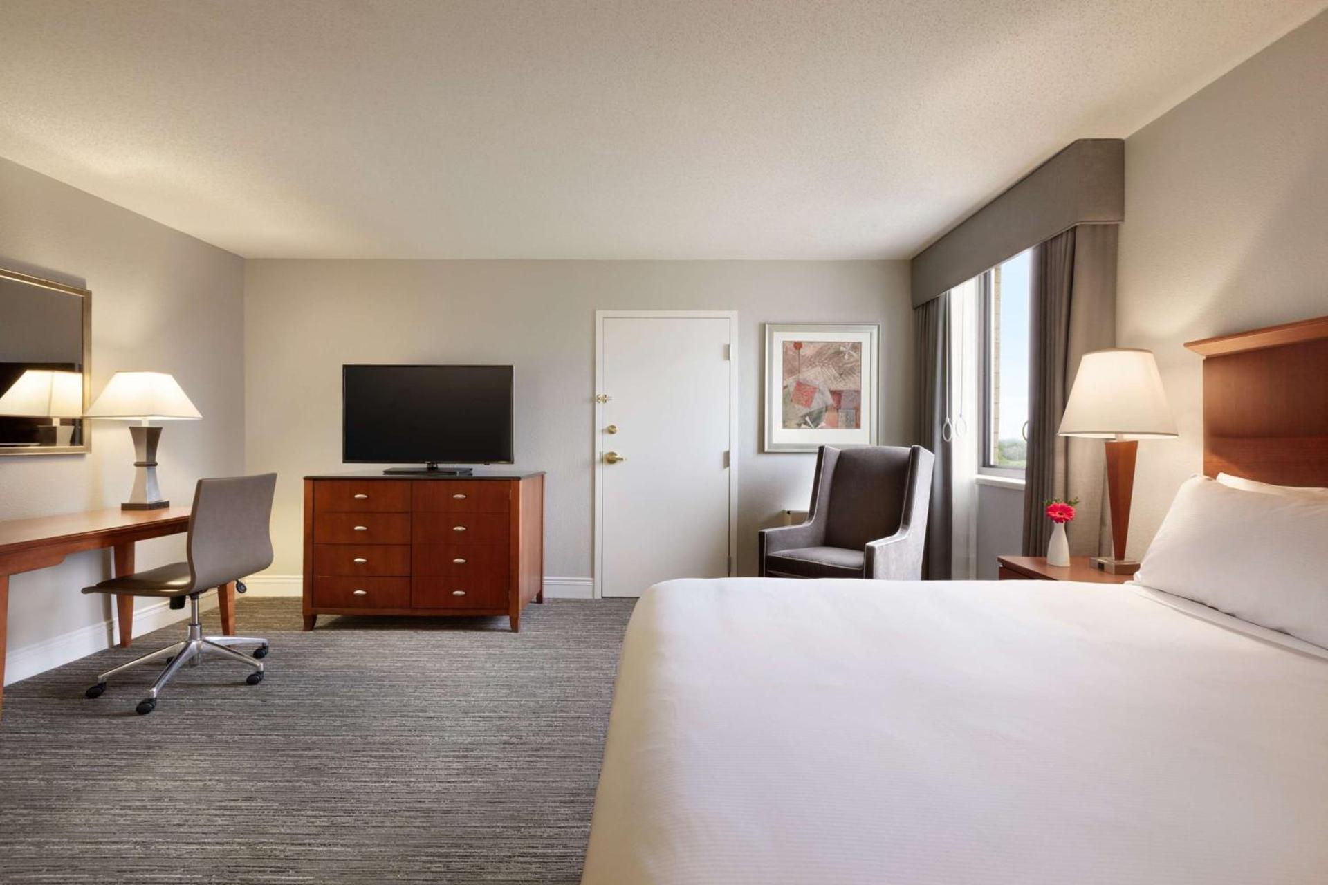 DoubleTree by Hilton Minneapolis Park Place photo 32