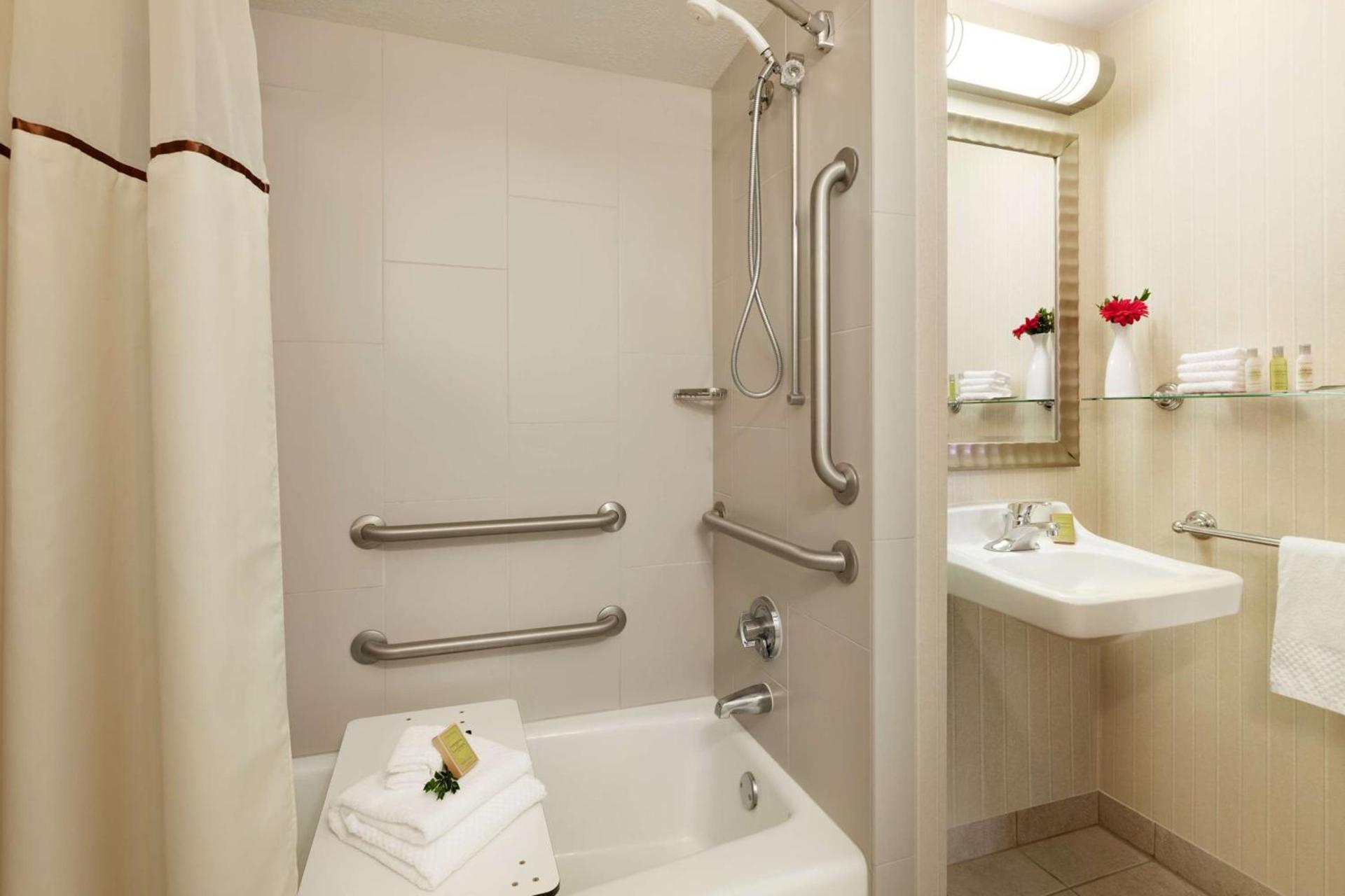 DoubleTree by Hilton Minneapolis Park Place photo 33