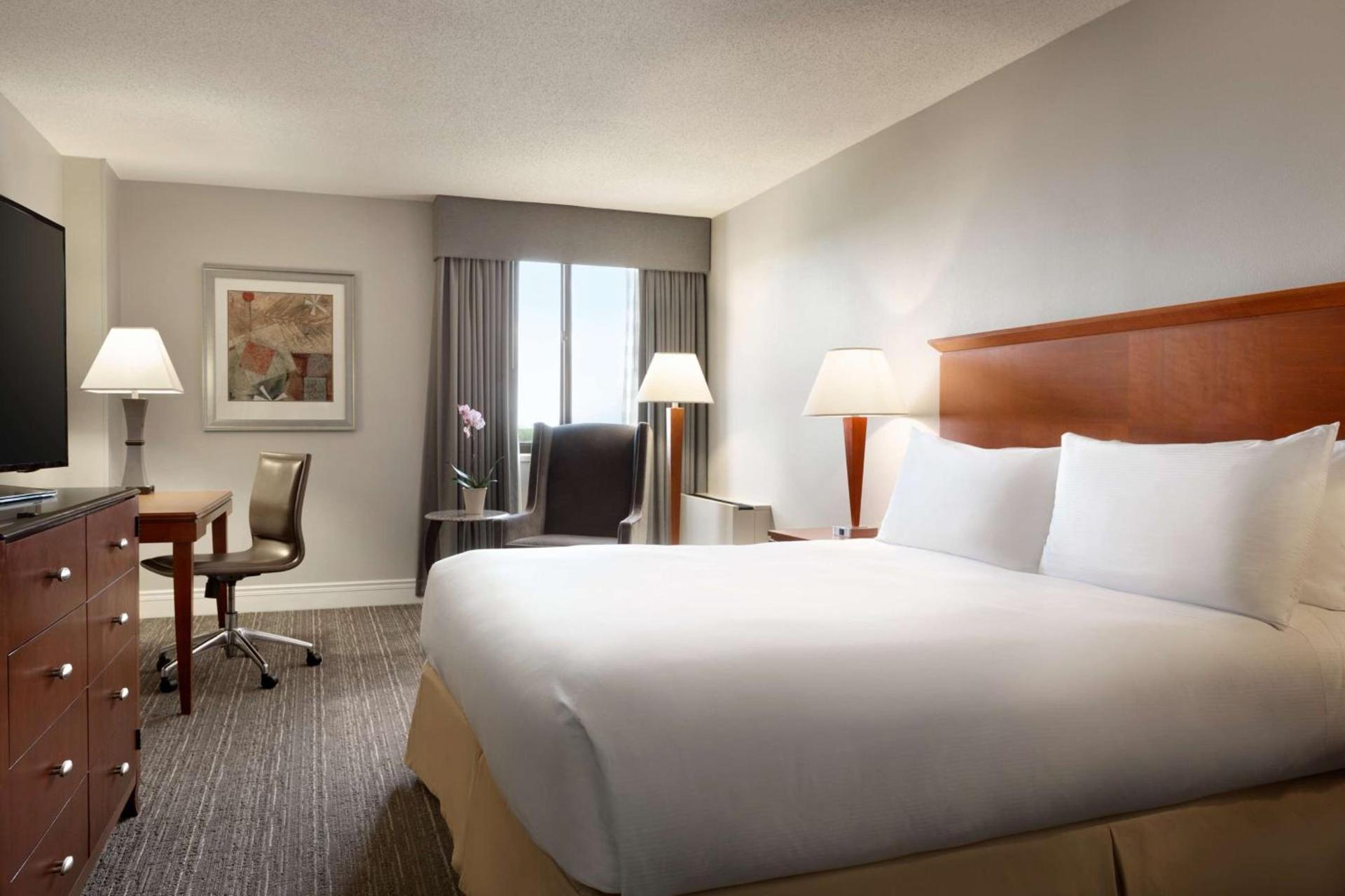 DoubleTree by Hilton Minneapolis Park Place photo 36