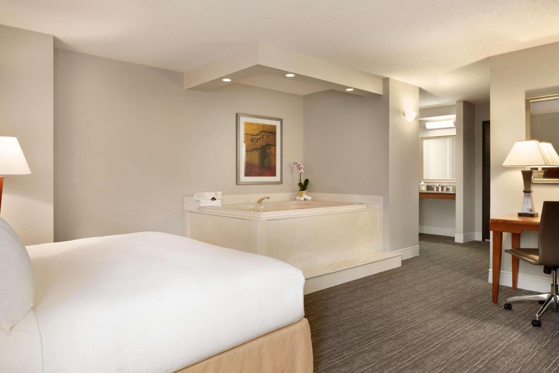 DoubleTree by Hilton Minneapolis Park Place photo 43