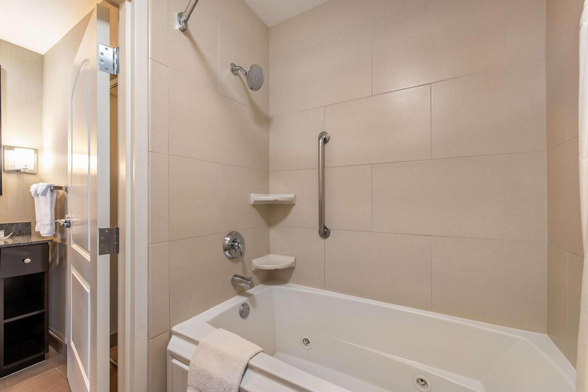 Homewood Suites by Hilton Oxnard/Camarillo photo 23