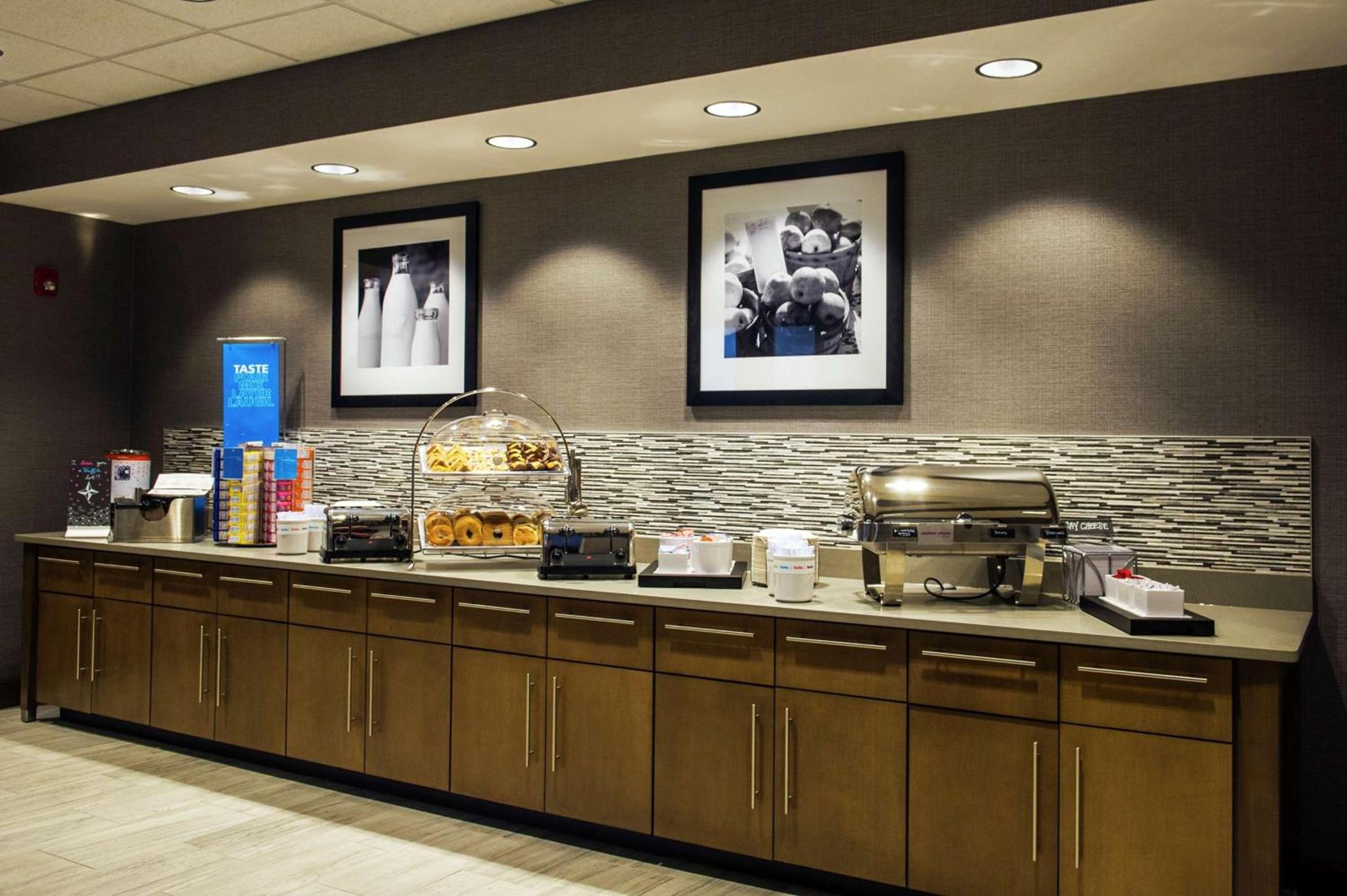 Hampton Inn & Suites/Foxborough/Mansfield photo 10