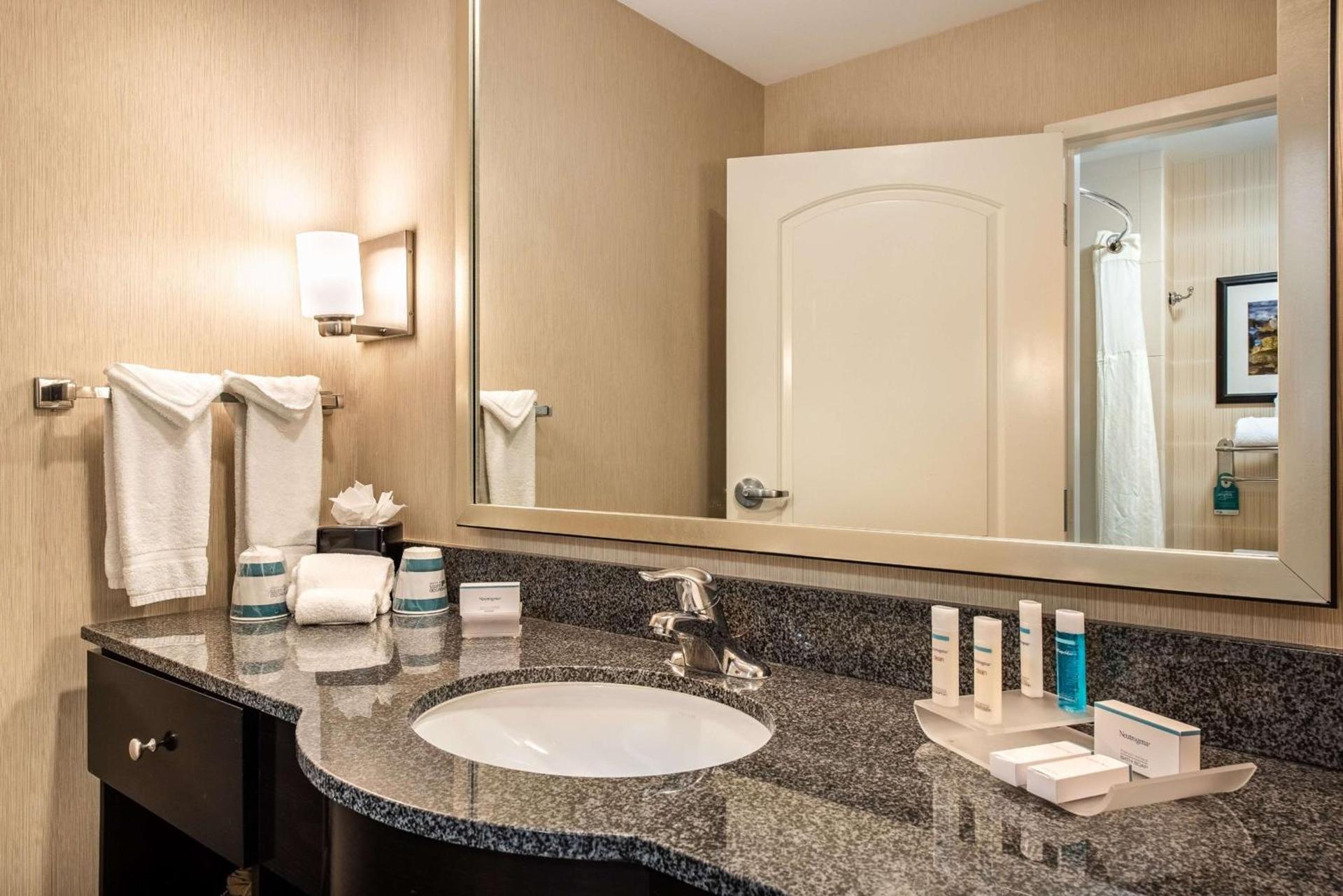 Homewood Suites by Hilton Oxnard/Camarillo photo 36