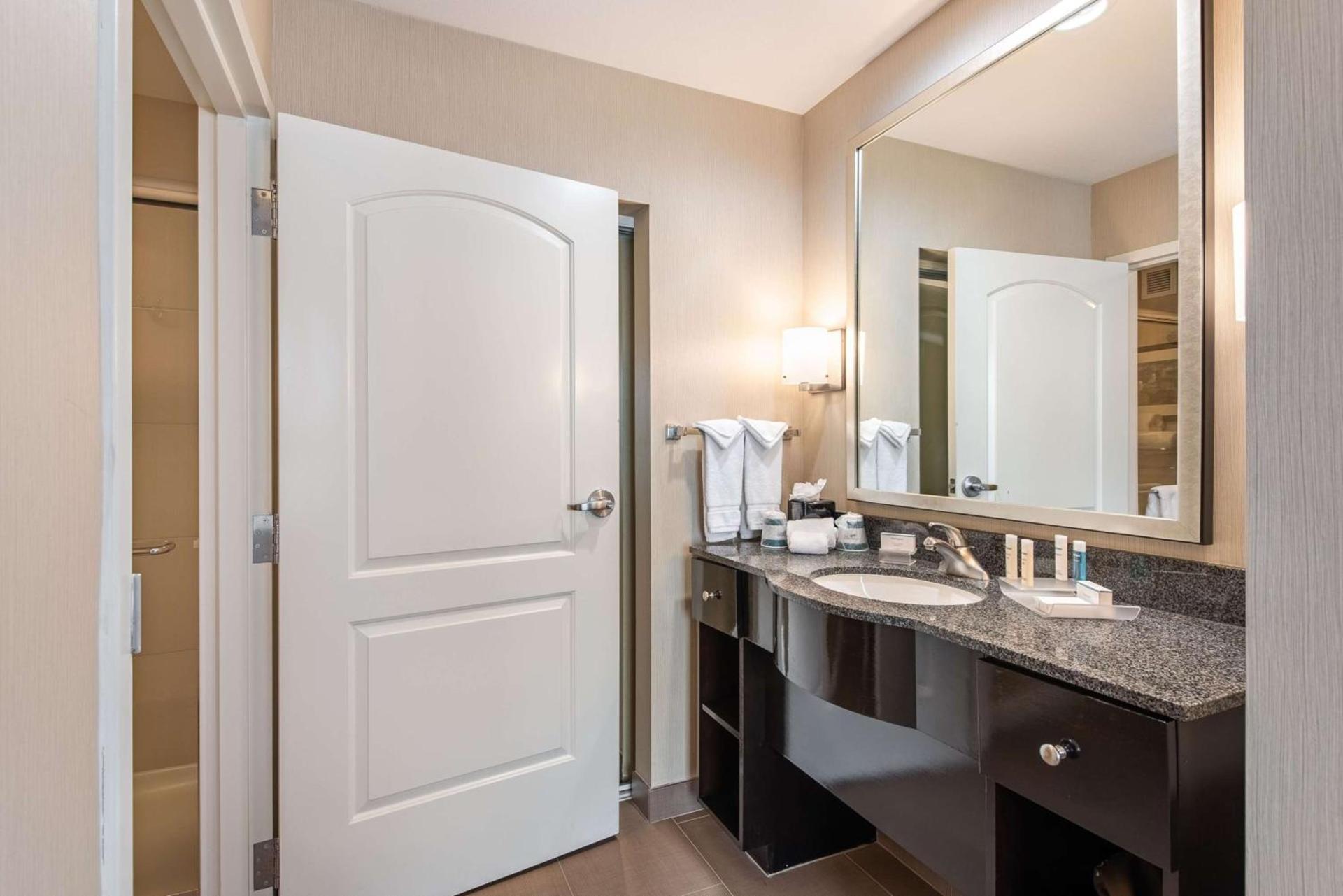 Homewood Suites by Hilton Oxnard/Camarillo photo 38