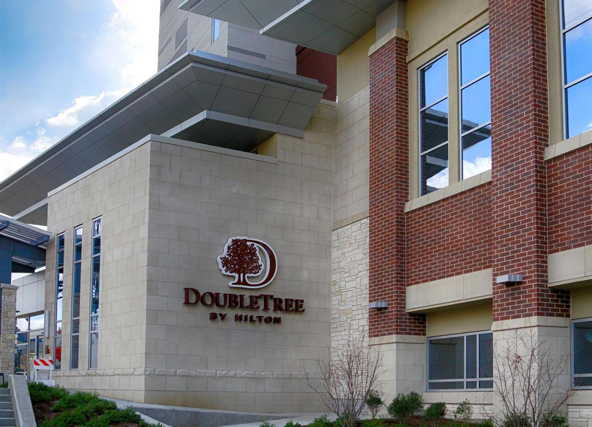 DoubleTree by Hilton Lawrenceburg photo 2
