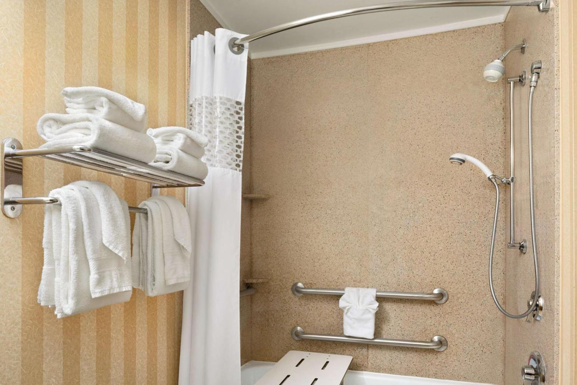 Hampton Inn & Suites Detroit Sterling Heights photo 21