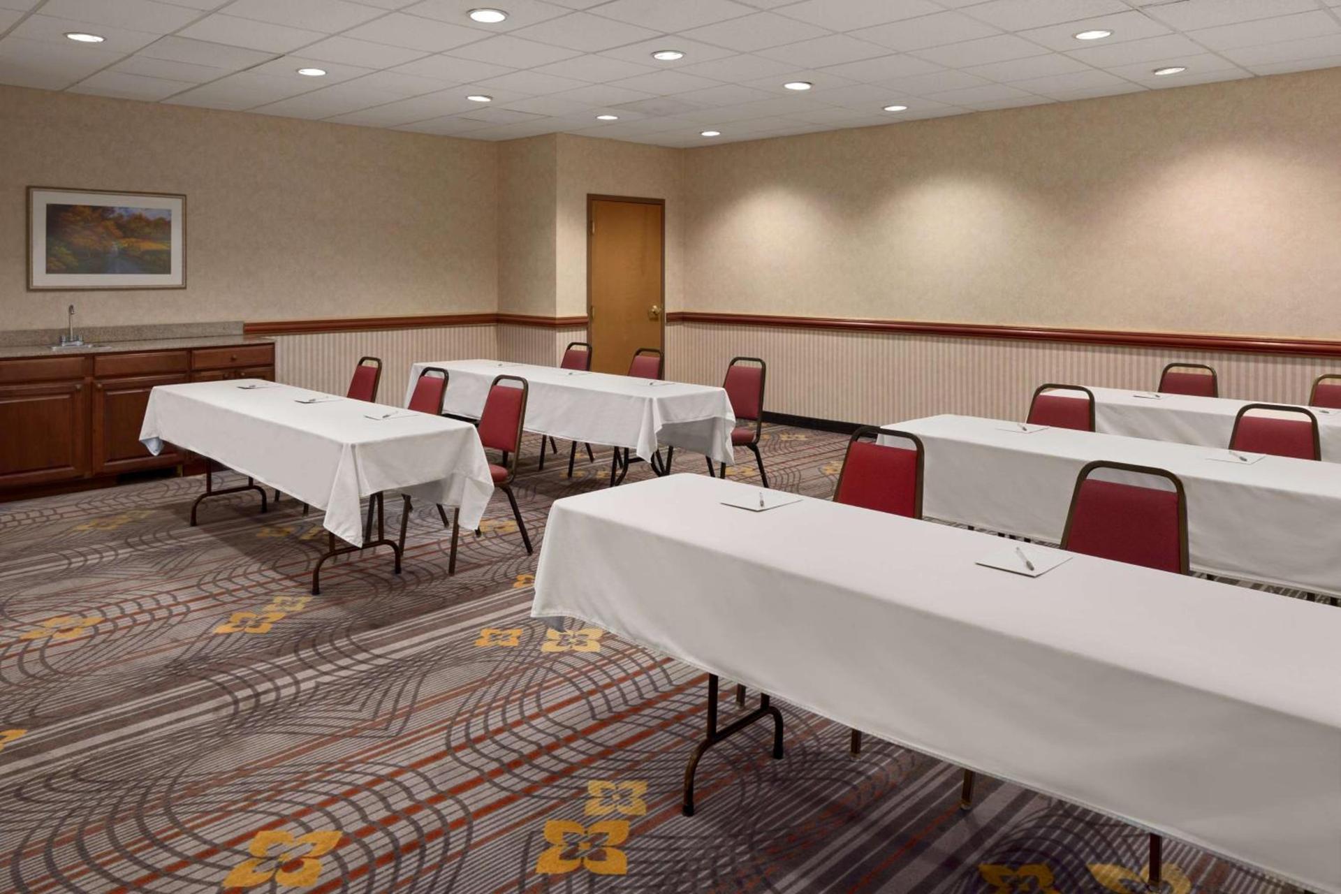 Hampton Inn & Suites Detroit Sterling Heights photo 25