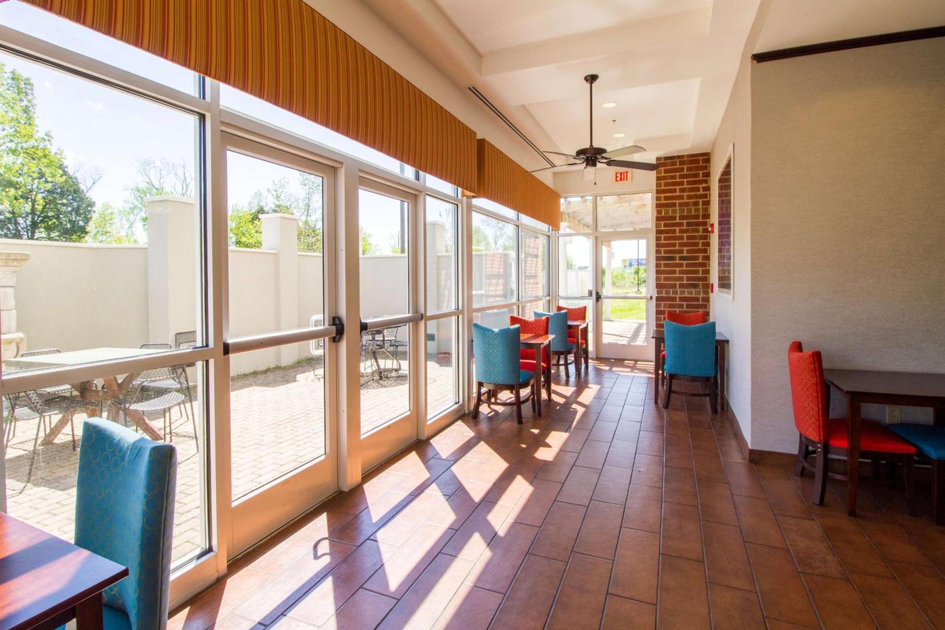 Hampton Inn & Suites Huntsville Hampton Cove photo 3
