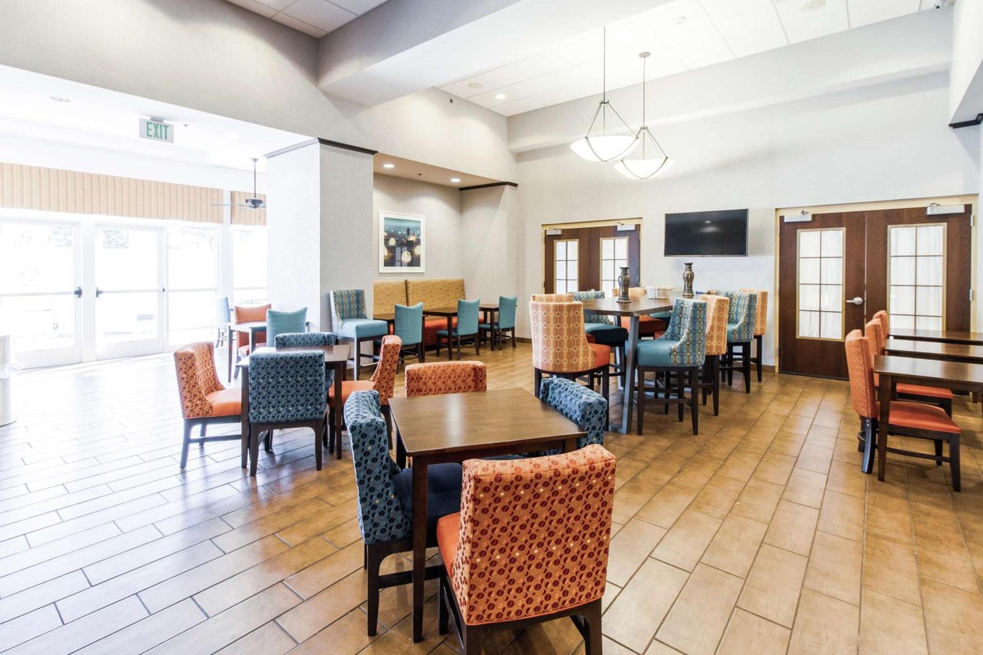 Hampton Inn & Suites Huntsville Hampton Cove photo 11
