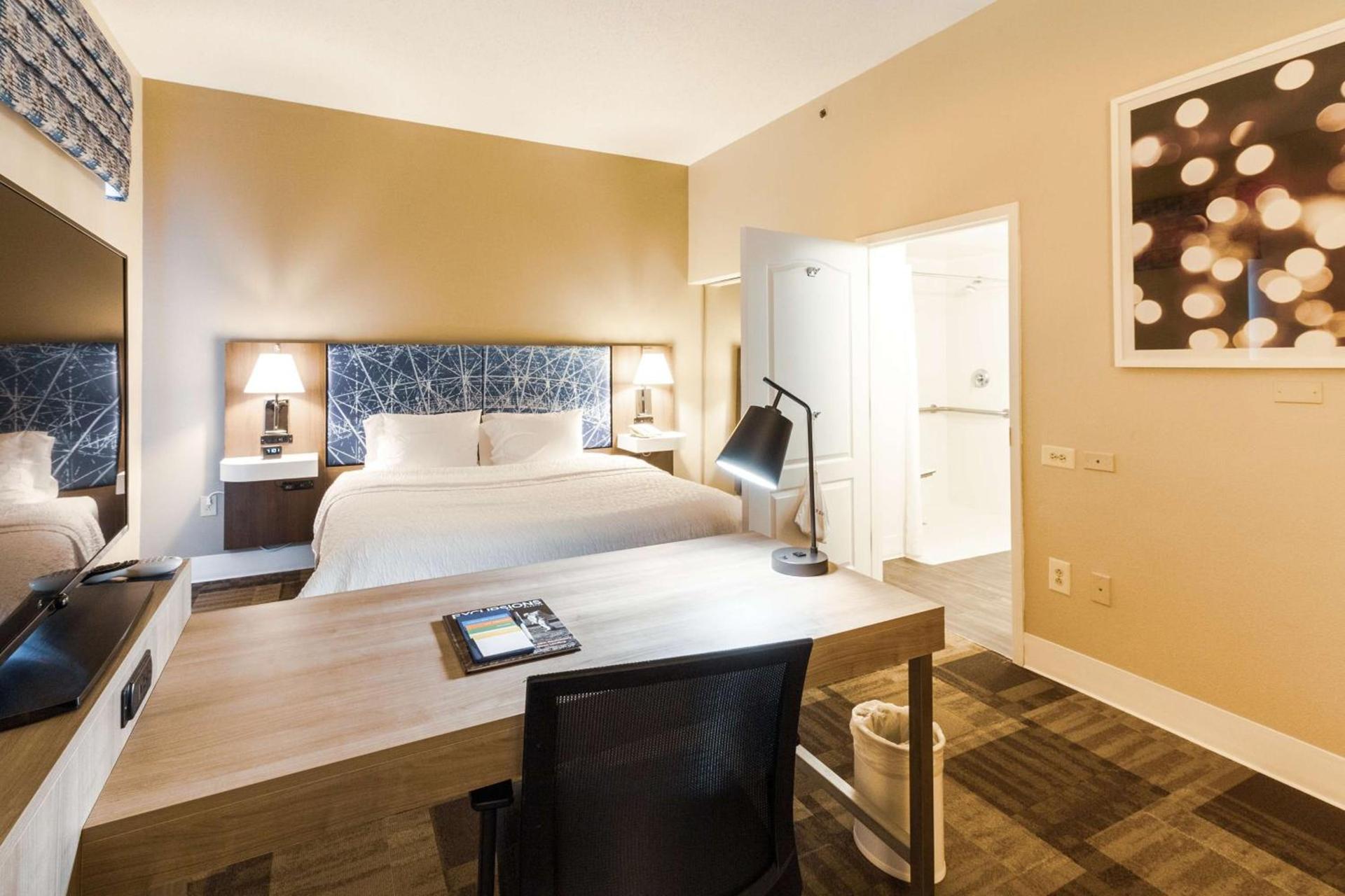 Hampton Inn & Suites Huntsville Hampton Cove photo 15