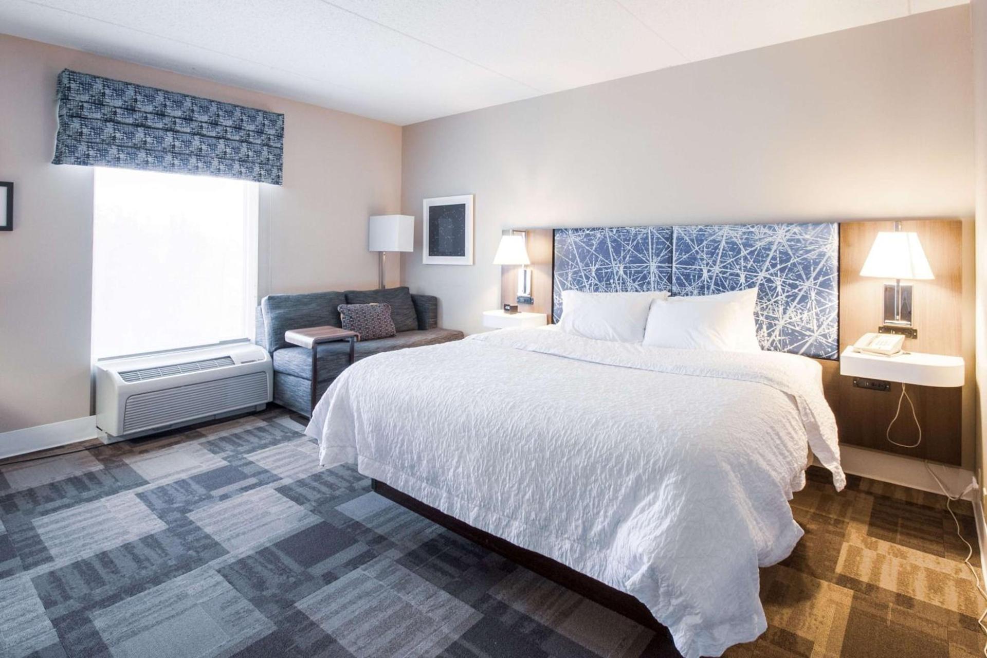 Hampton Inn & Suites Huntsville Hampton Cove photo 17