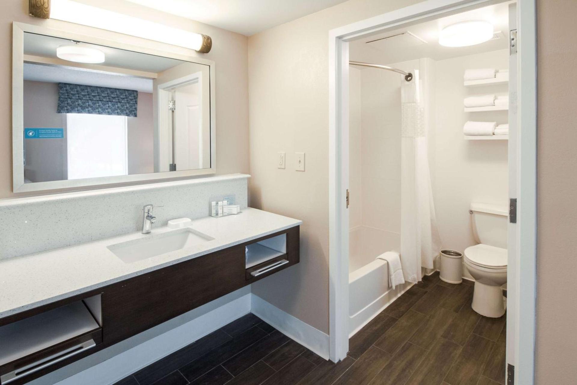 Hampton Inn & Suites Huntsville Hampton Cove photo 20