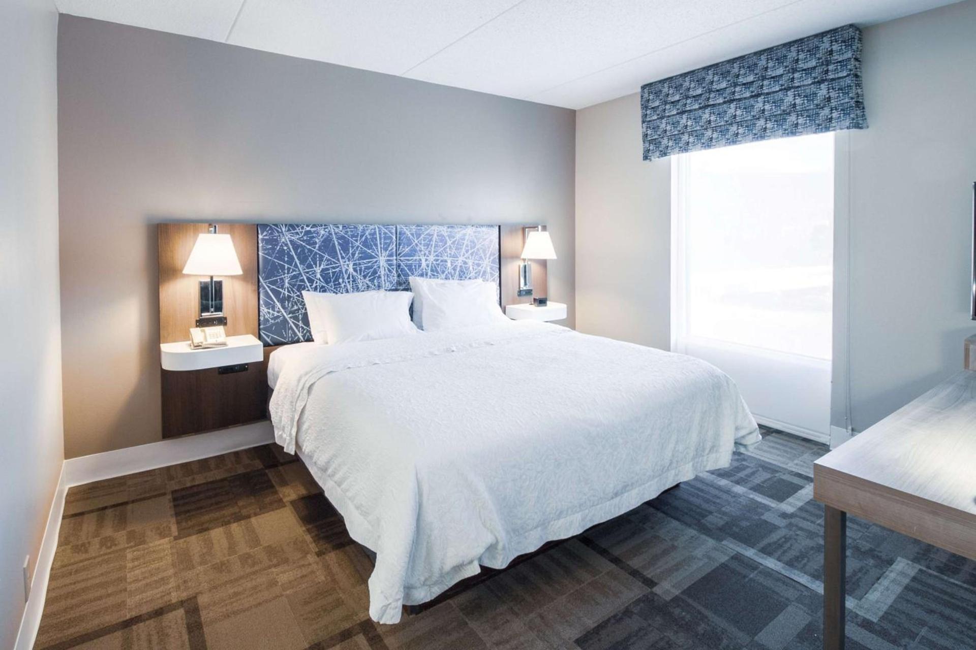 Hampton Inn & Suites Huntsville Hampton Cove photo 19