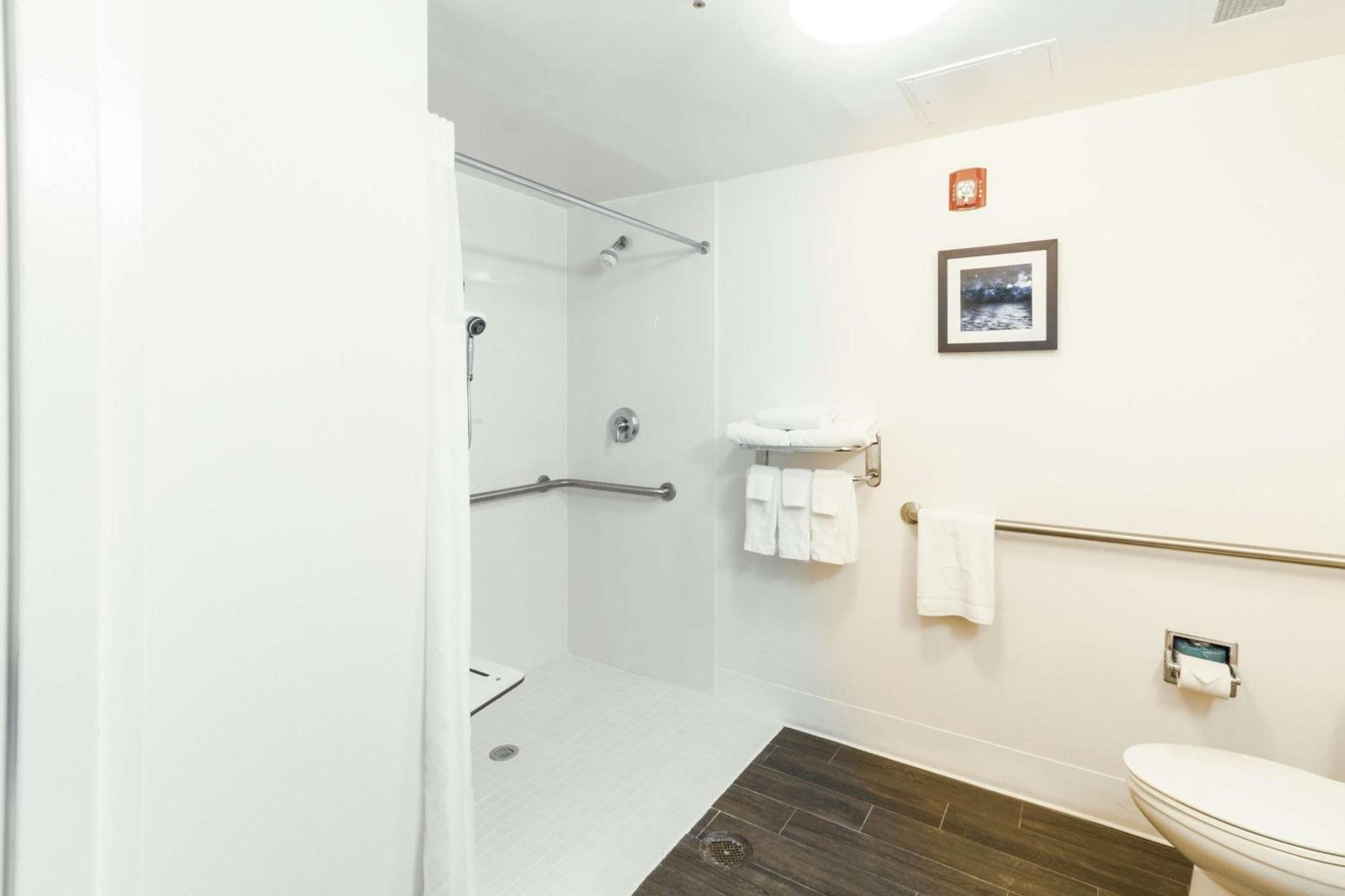 Hampton Inn & Suites Huntsville Hampton Cove photo 23