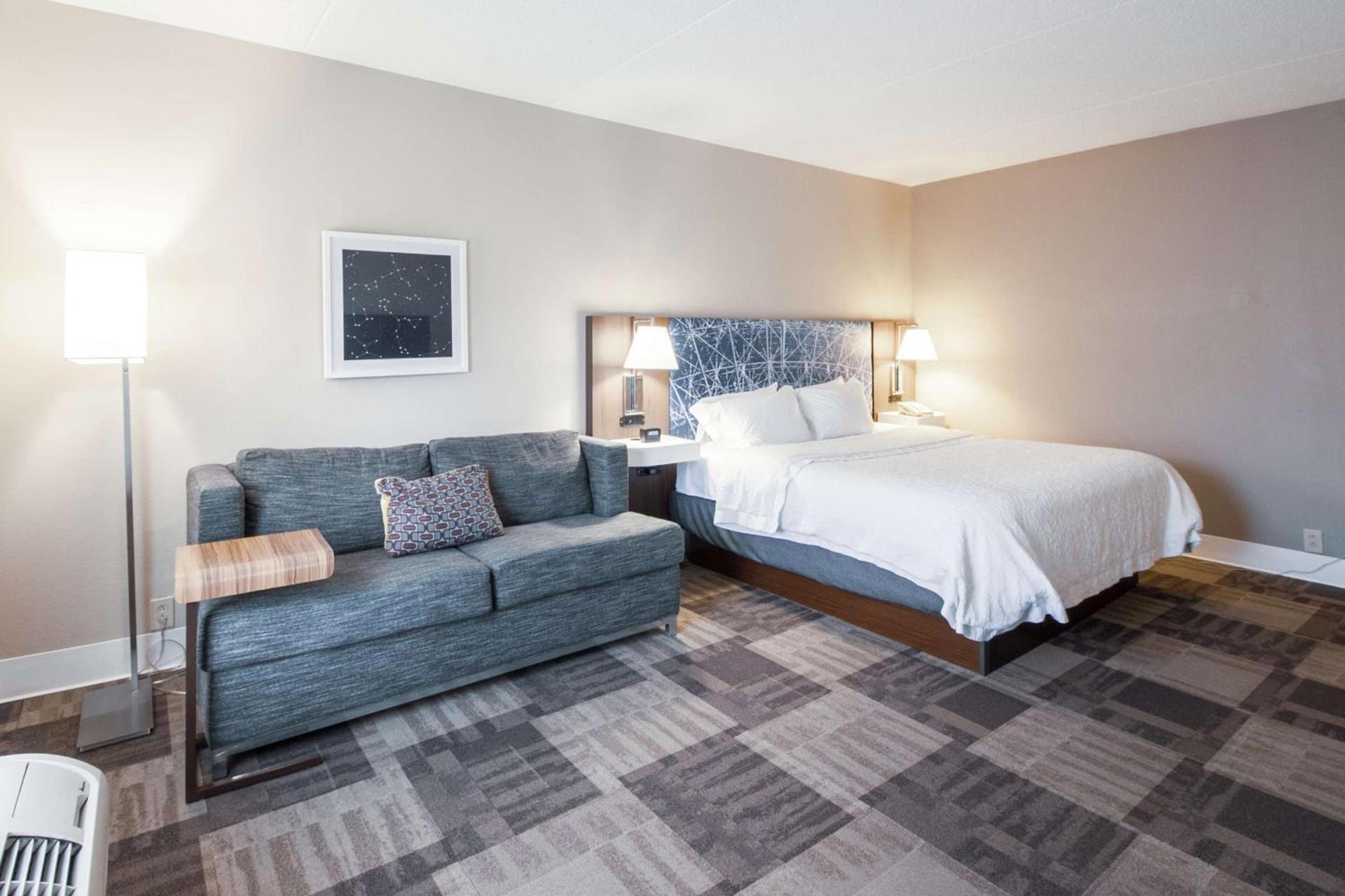 Hampton Inn & Suites Huntsville Hampton Cove photo 25