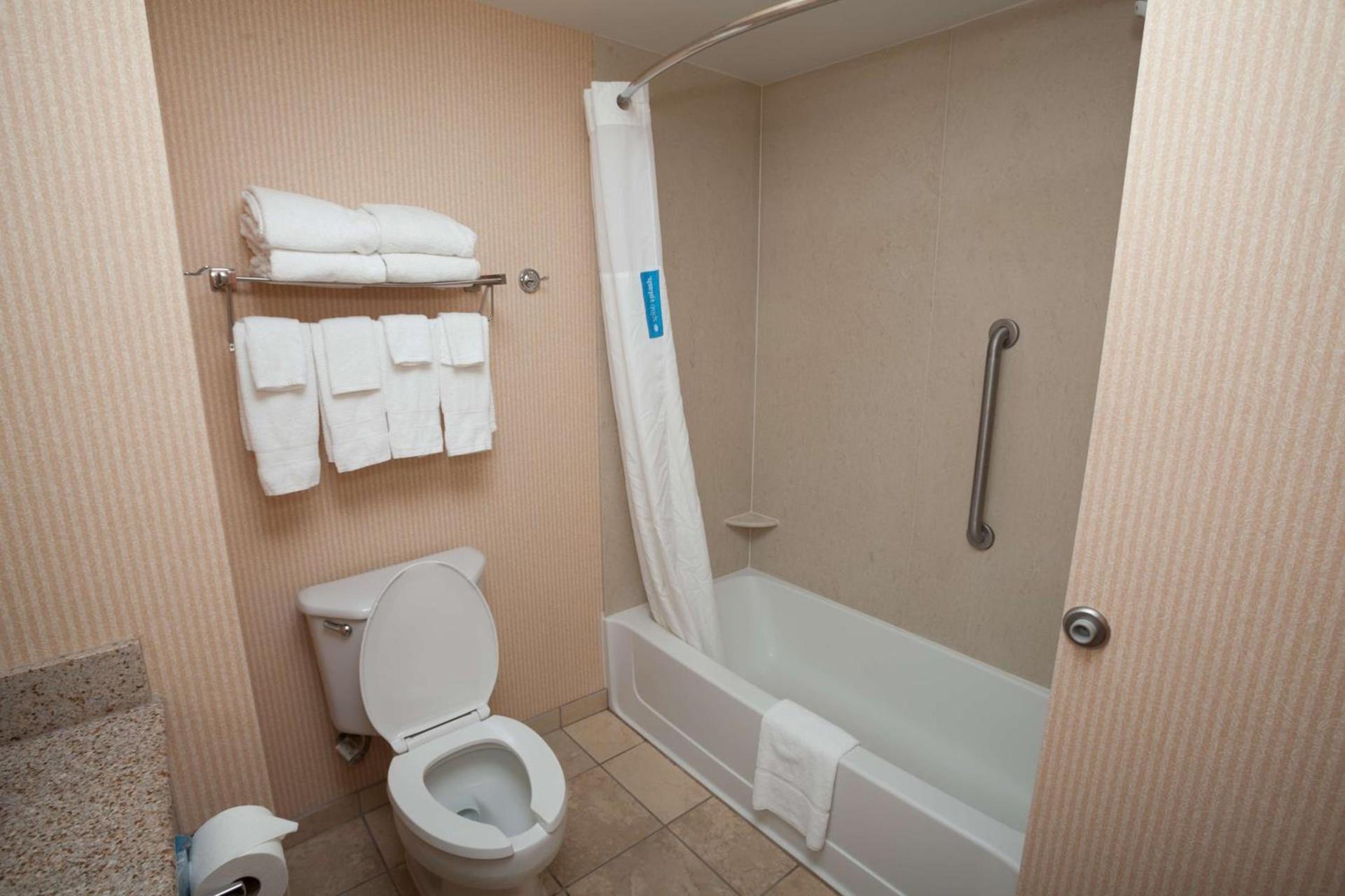 Hampton Inn Oneonta photo 20