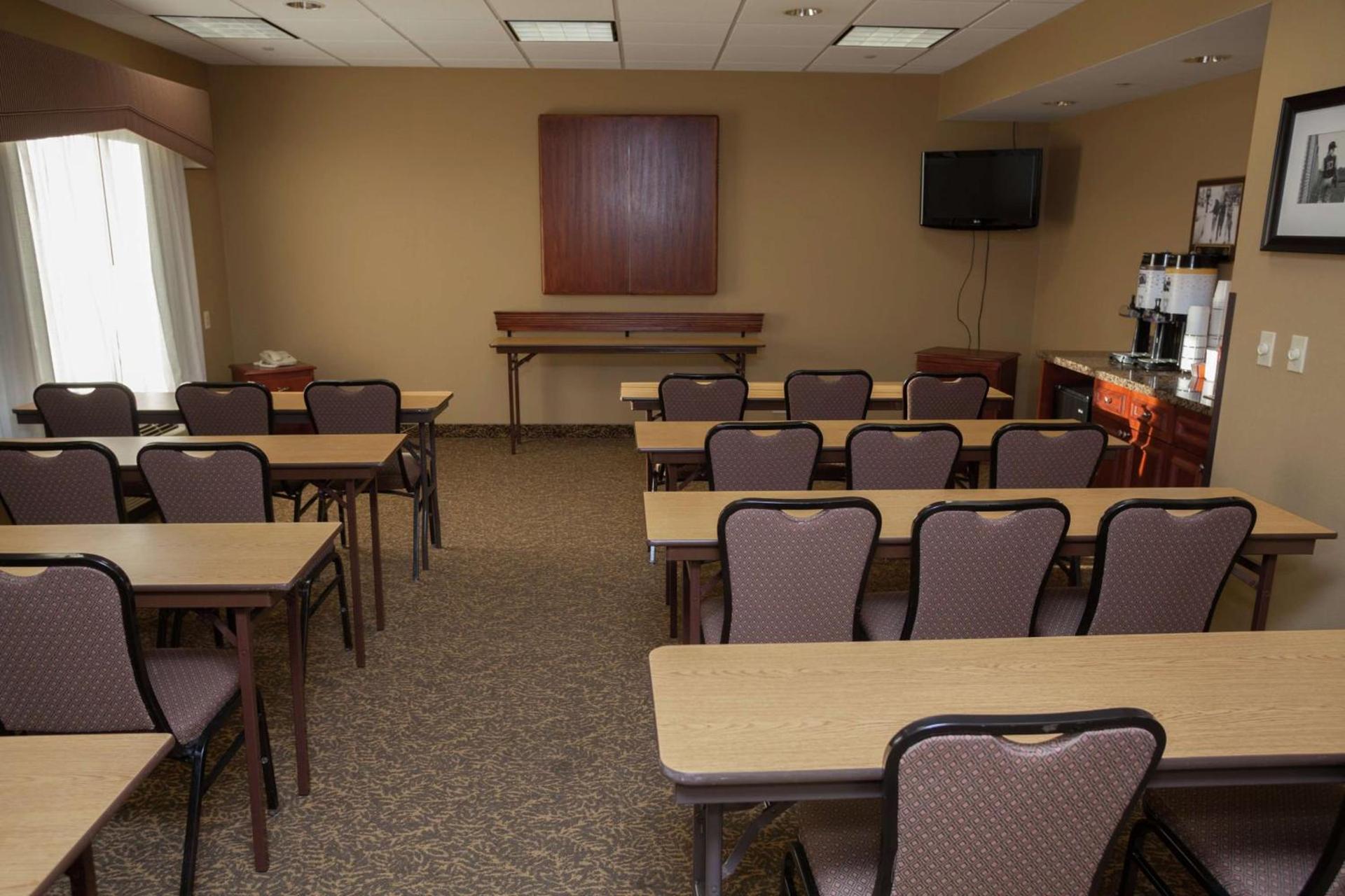 Hampton Inn Oneonta photo 27