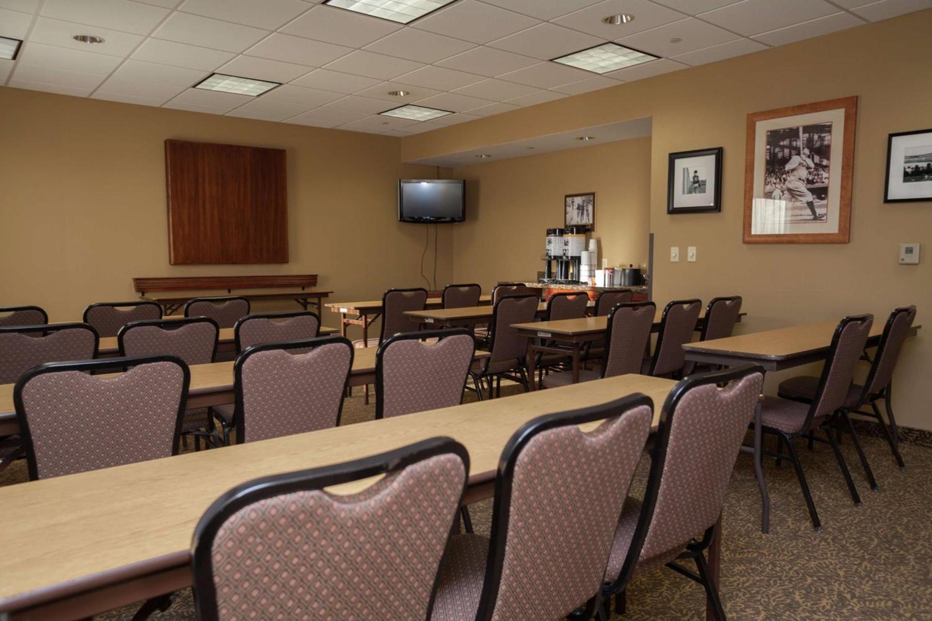 Hampton Inn Oneonta photo 26