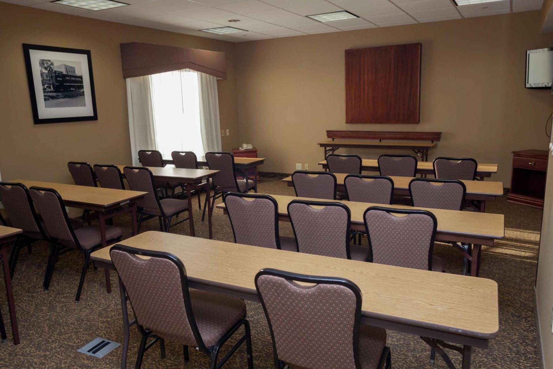 Hampton Inn Oneonta photo 24