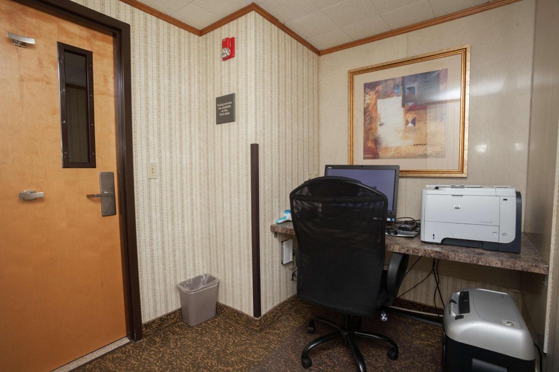 Hampton Inn Oneonta photo 31