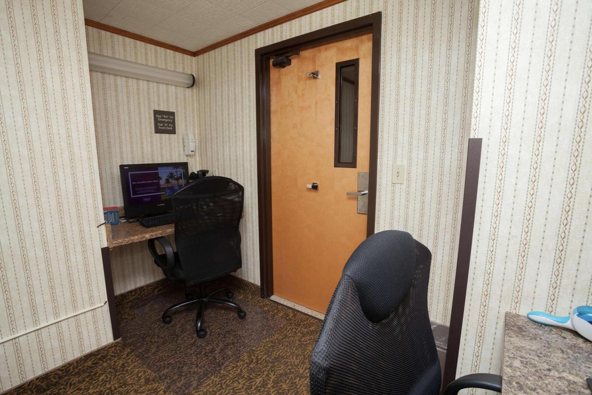 Hampton Inn Oneonta photo 30