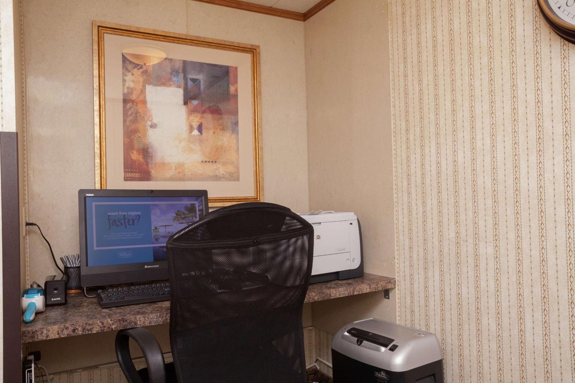 Hampton Inn Oneonta photo 32