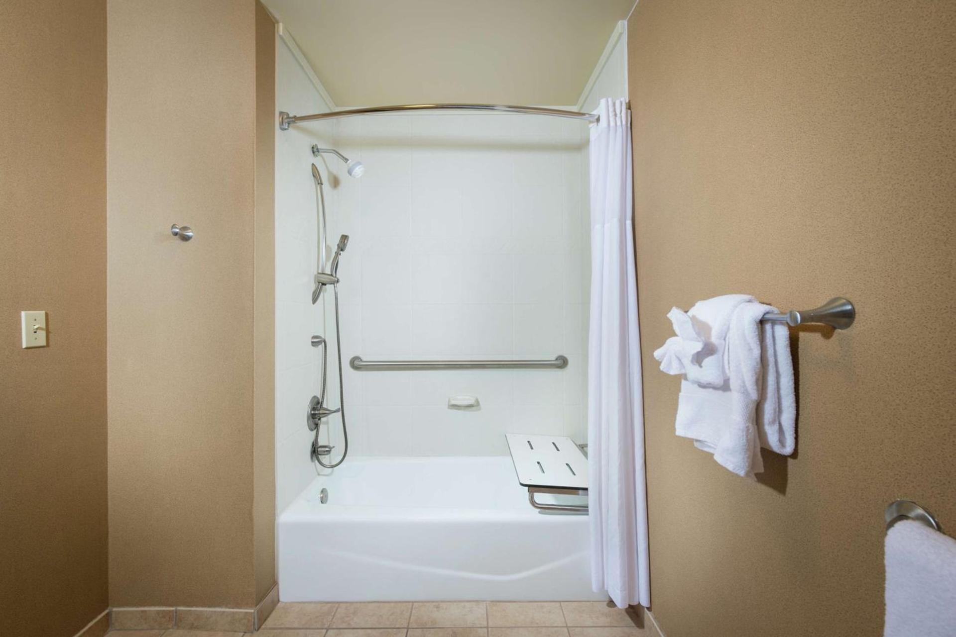 Hampton Inn Tuscaloosa-University photo 19