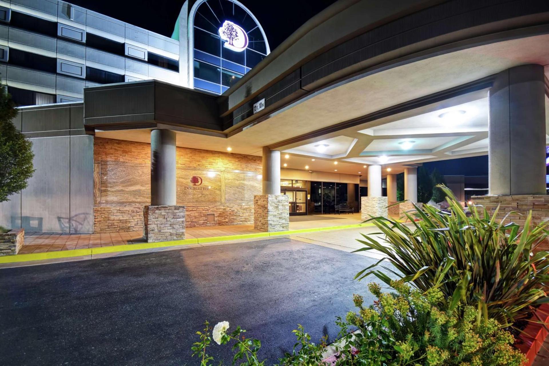 DoubleTree by Hilton Pleasanton at The Club photo 3