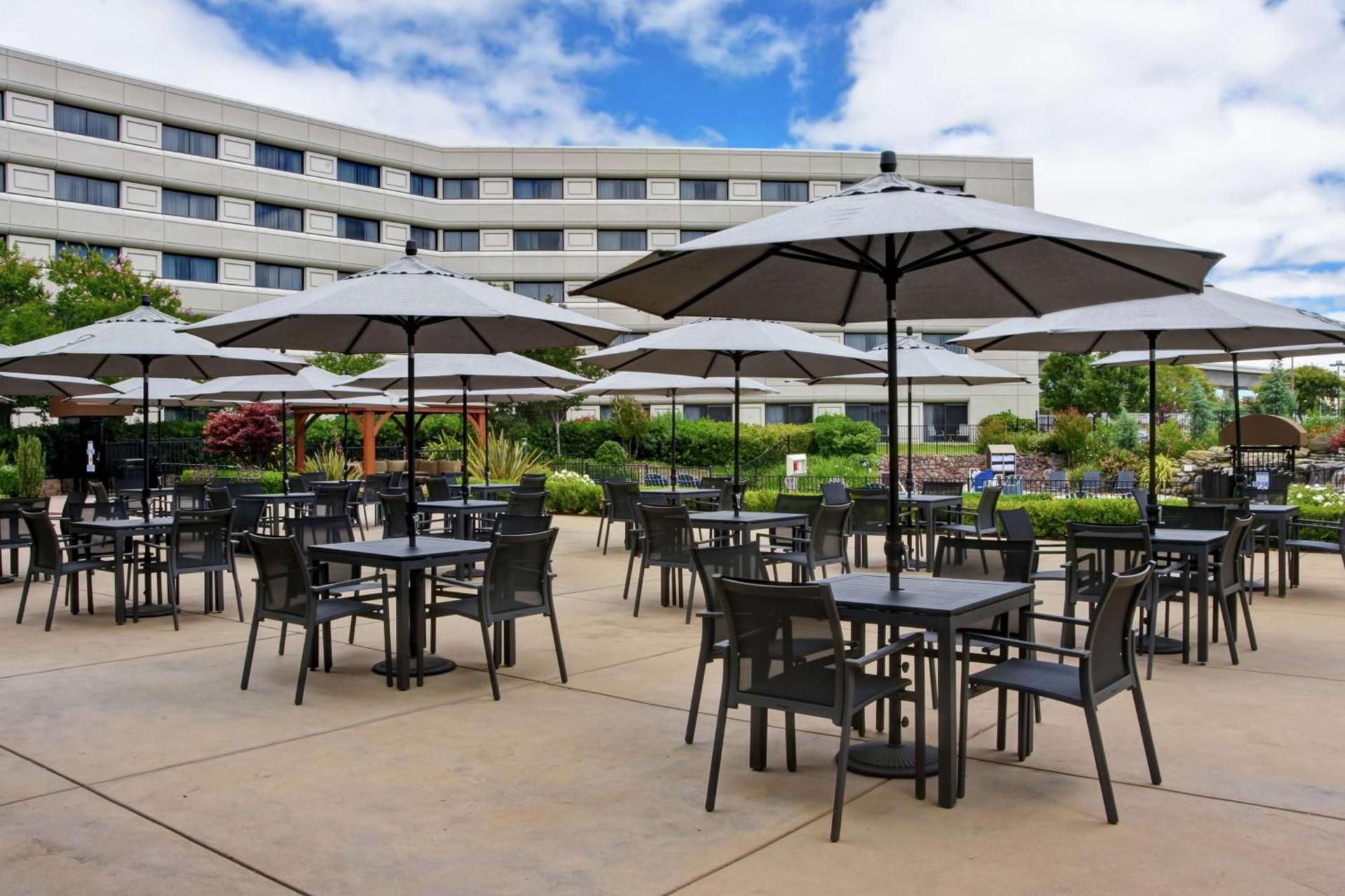 DoubleTree by Hilton Pleasanton at The Club photo 4
