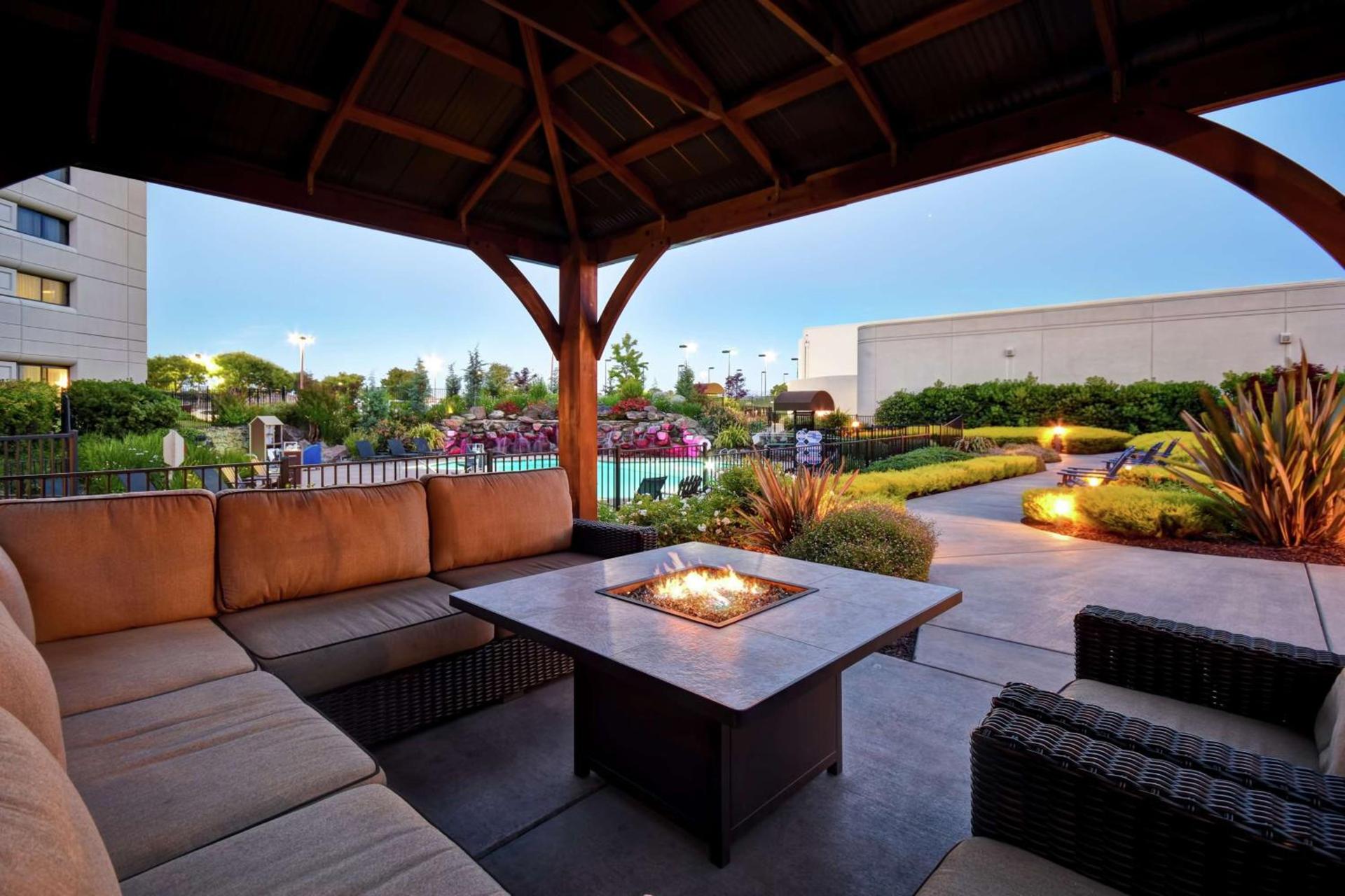 DoubleTree by Hilton Pleasanton at The Club photo 8