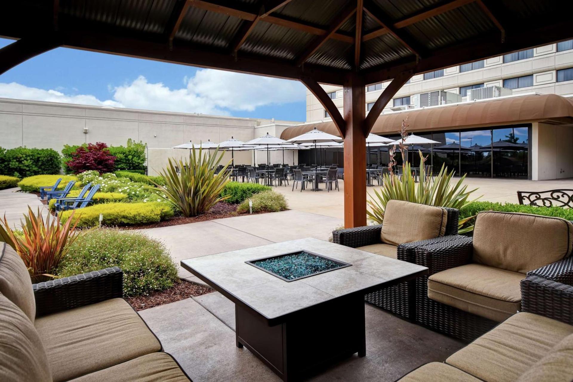 DoubleTree by Hilton Pleasanton at The Club photo 9